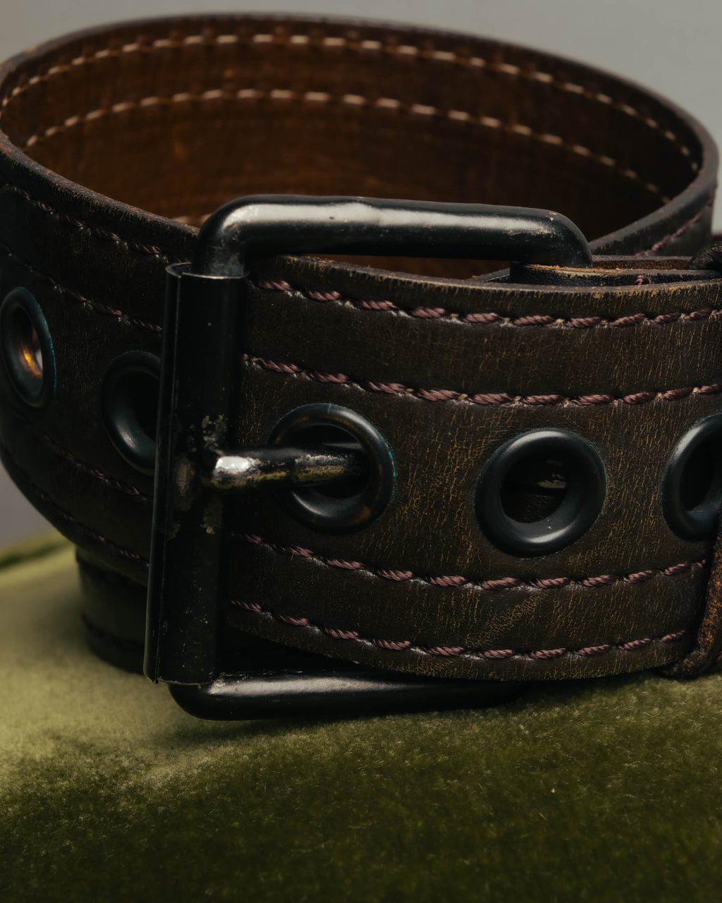 “Yves Saint Laurent” 00’s Wide eyelet leather belt