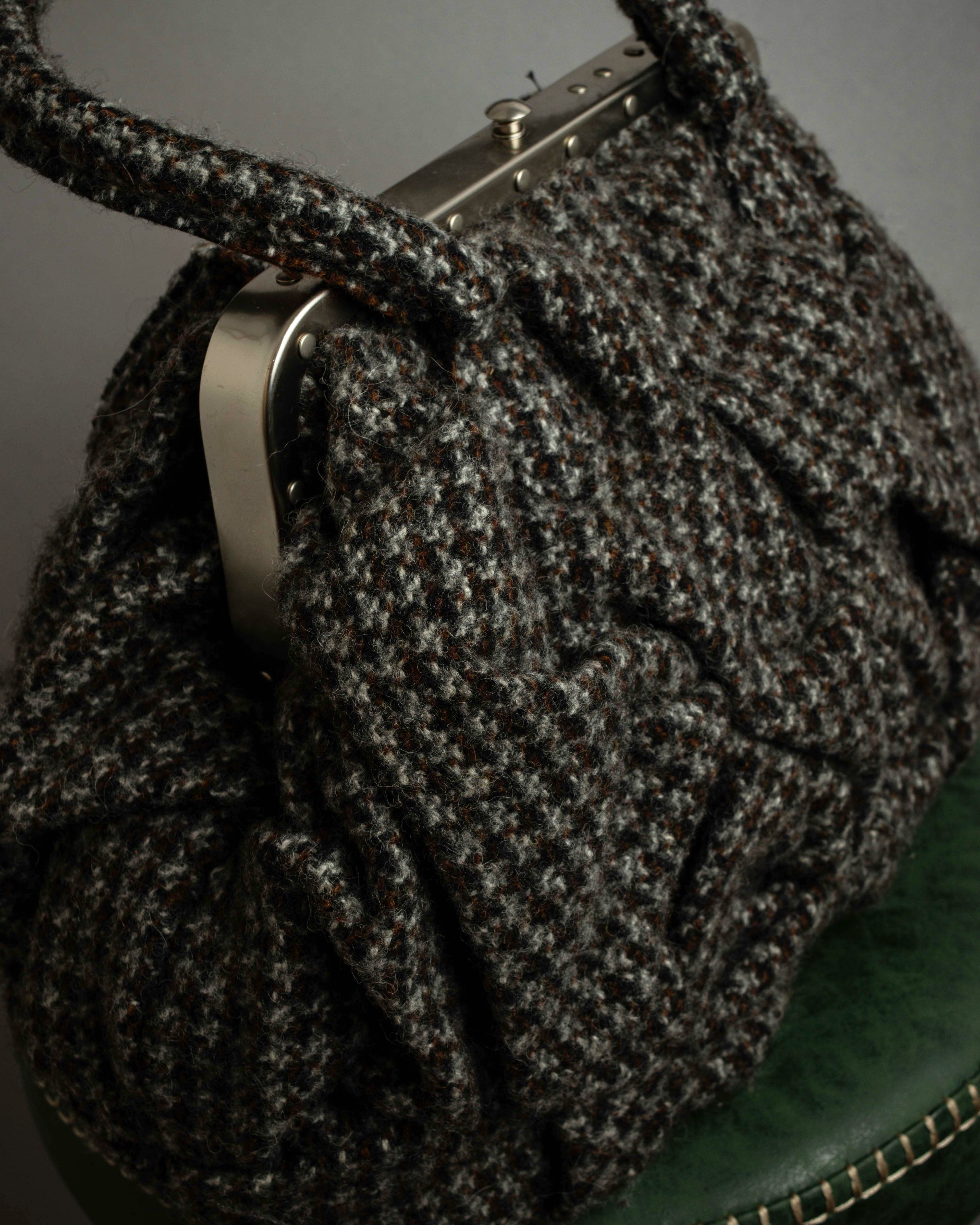 "JUNYA WATANABE COMME des GARCONS" Mixed tweed gathered detail clasp bag