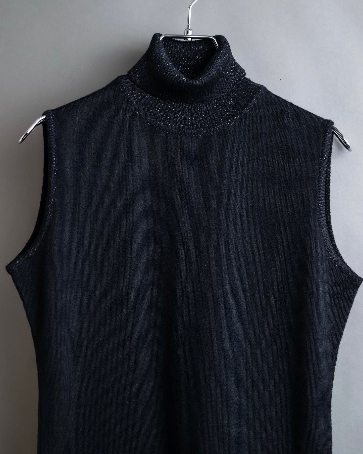 "VERSACE" High neck design sleeveless knit pullover