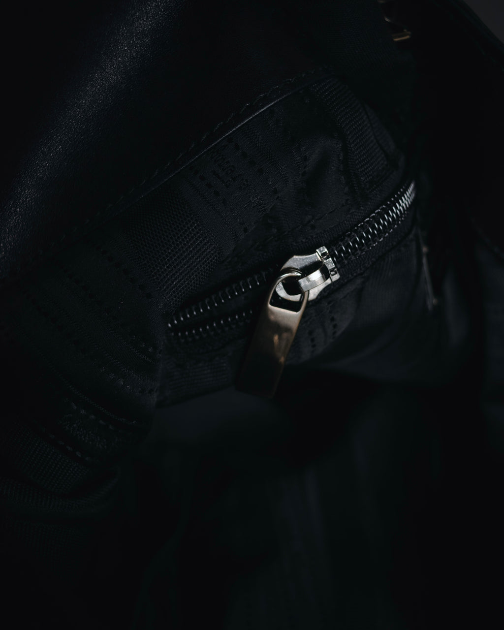 –SPECIAL– "Salvatore Ferragamo"
00’s Gancini gathered leather hobo bag