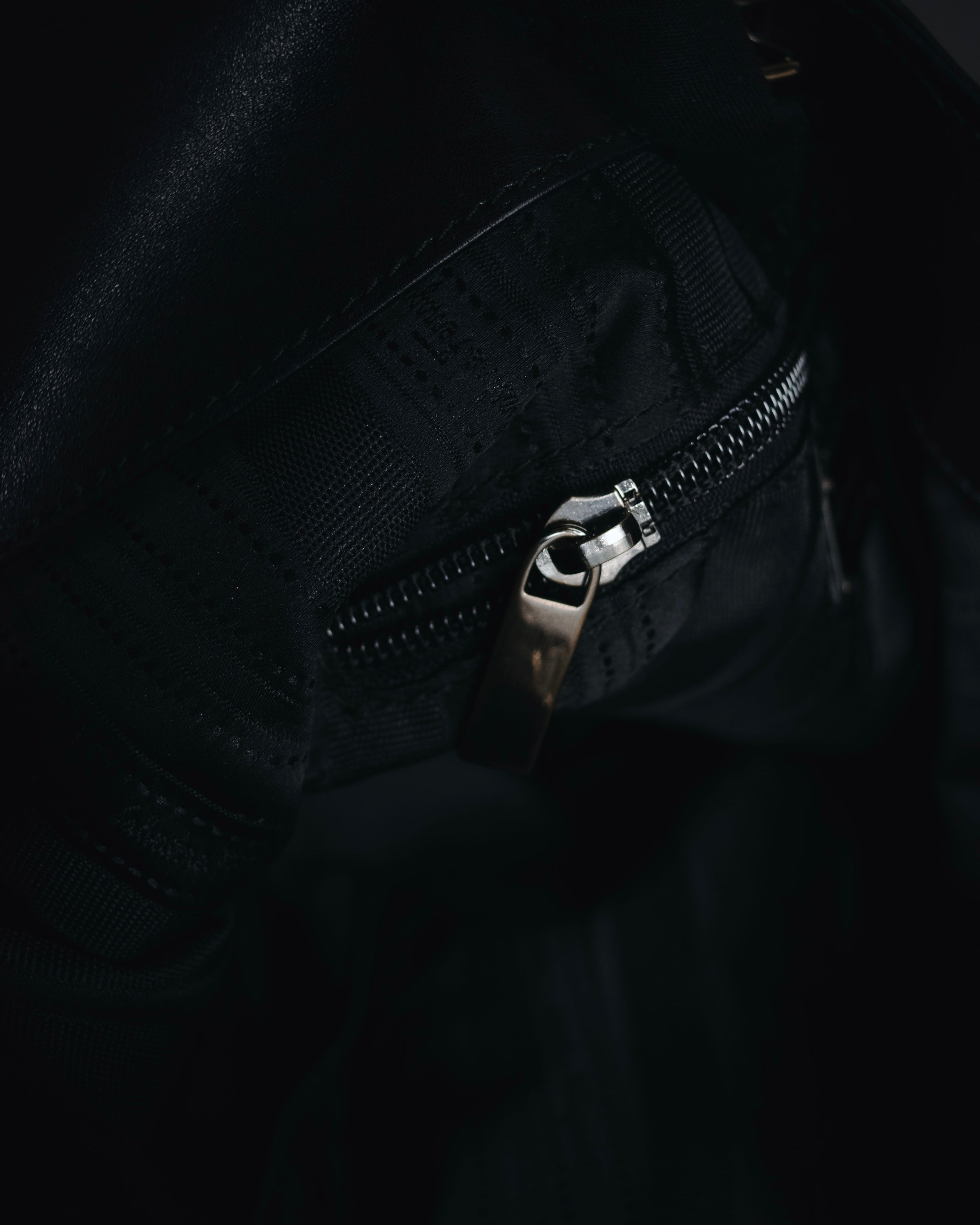 –SPECIAL– "Salvatore Ferragamo"
00’s Gancini gathered leather hobo bag