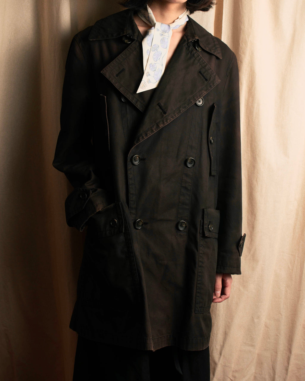 "BURBERRY" Subdued tone military detail mid-length trench coat