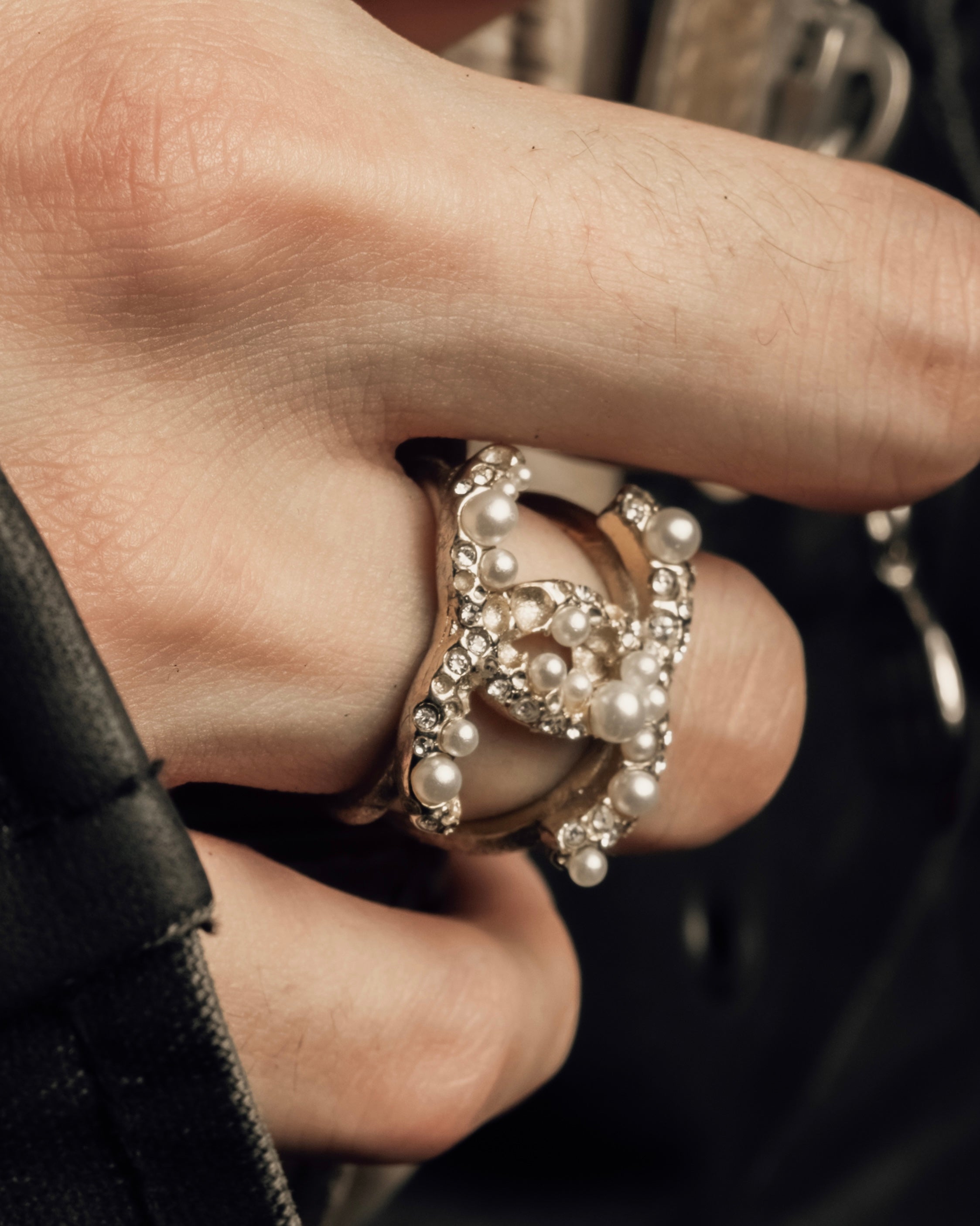 "CHANEL" Coco mark motif pearl strass design ring