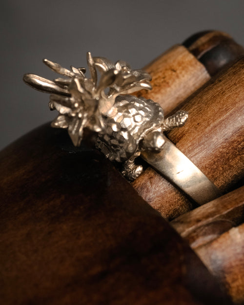 “DIOR” 2010’s sculptural turtle floral motif ring