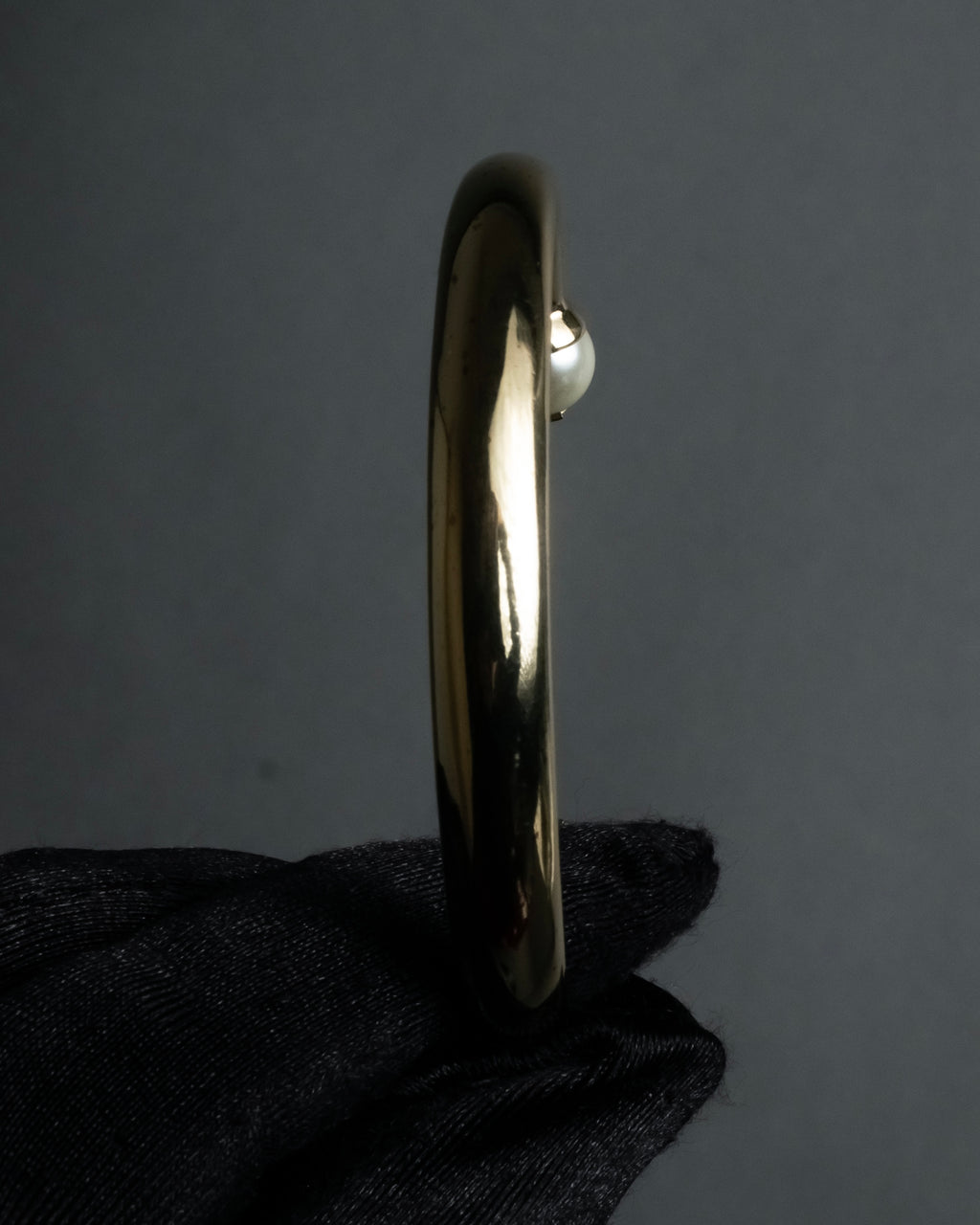 -MOOD Christmas Collection-
"Dior" Maria Grazia Chiuri design pearl motif carving gold bangle