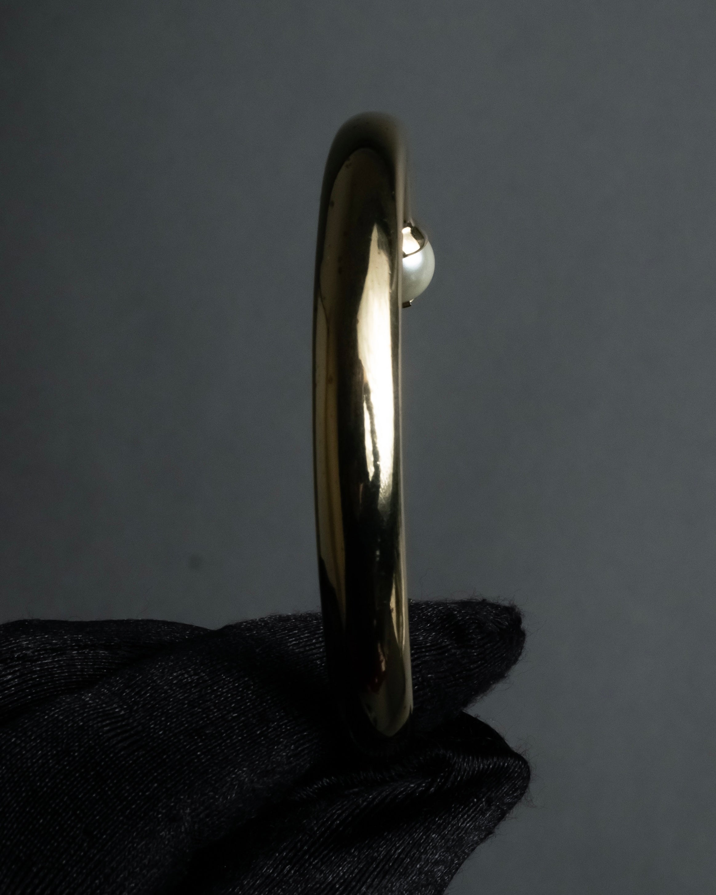 -MOOD Christmas Collection-
"Dior" Maria Grazia Chiuri design pearl motif carving gold bangle