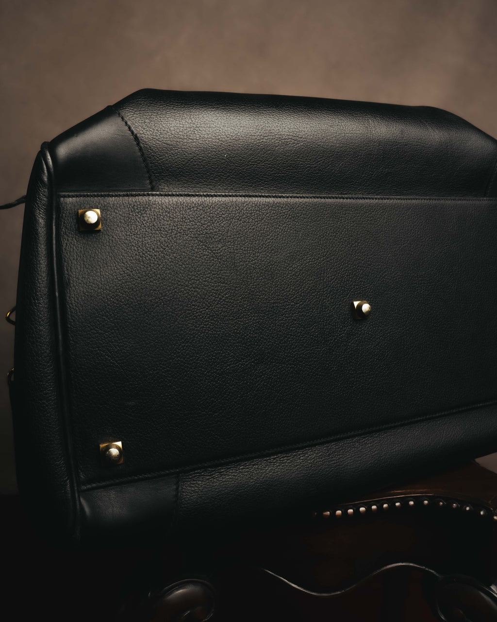 -SPECIAL- "GUCCI" 70's-80's Crest-detailed black leather two-way duffle bag