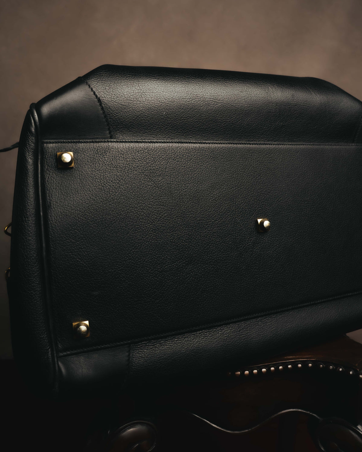 -SPECIAL- "GUCCI" 70's-80's Crest-detailed black leather two-way duffle bag