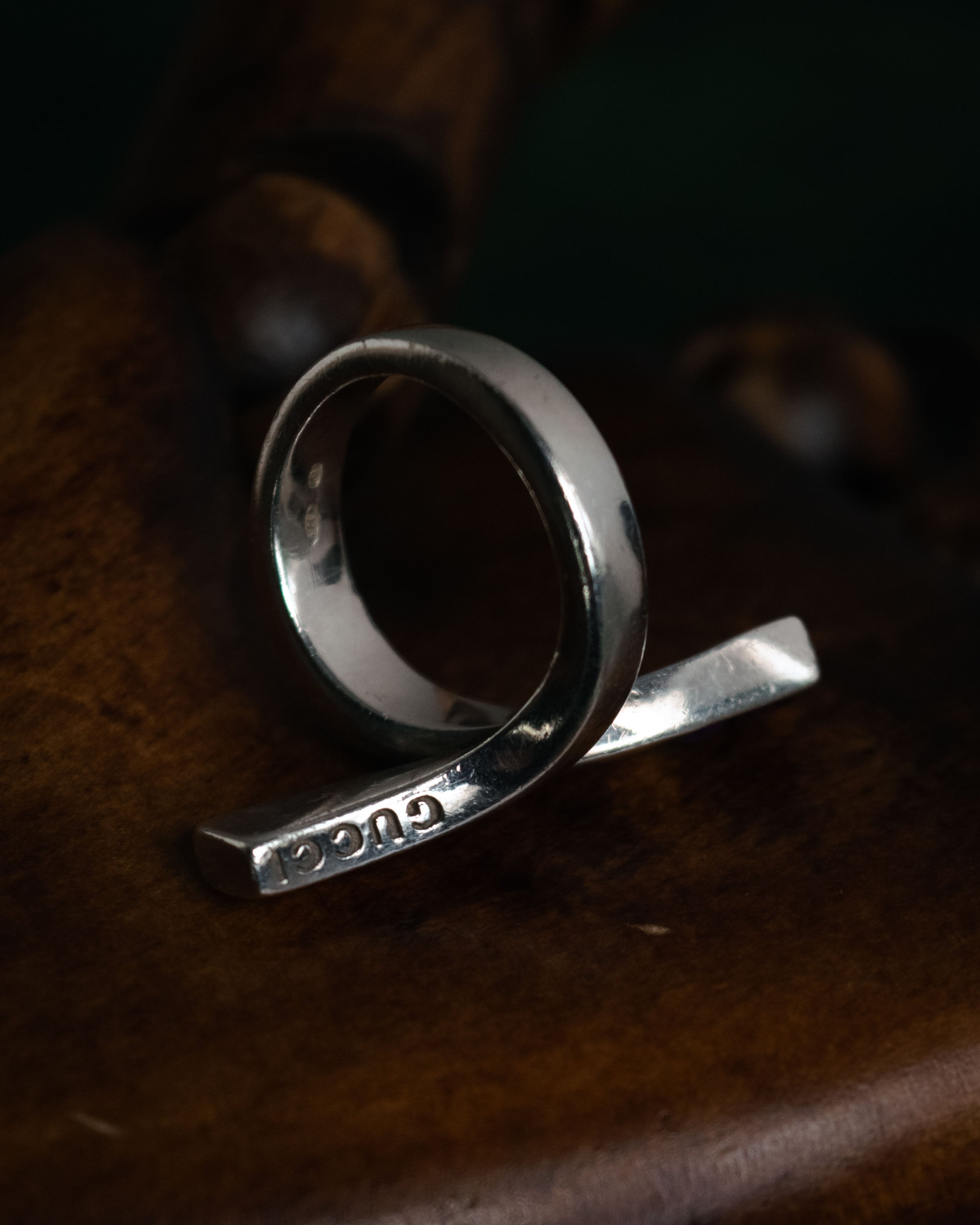 “GUCCI” 1990’s-2000’s Amethyst bypass silver ring