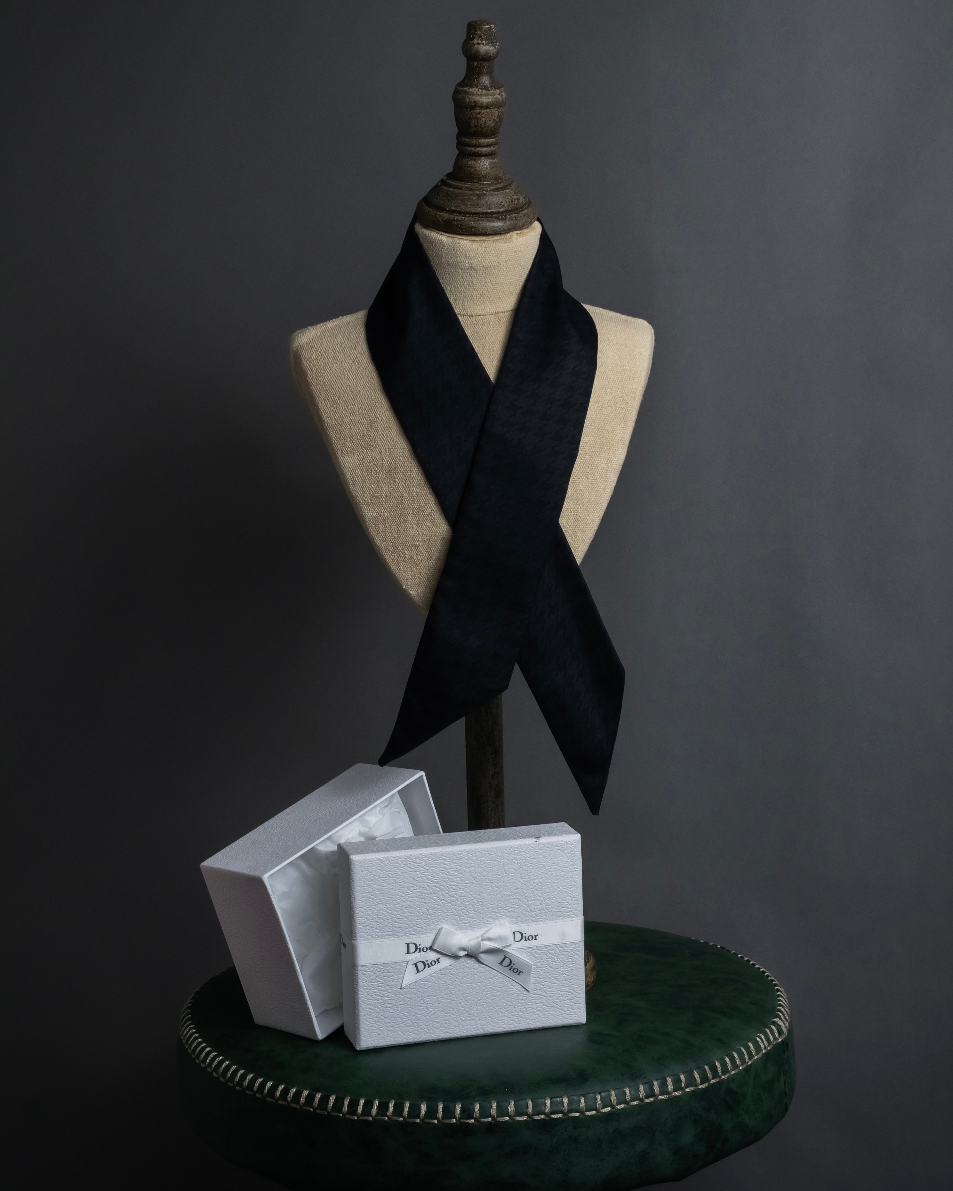 -MOOD Christmas Collection-
"Dior" Classic houndstooth pattern Mitza scarf