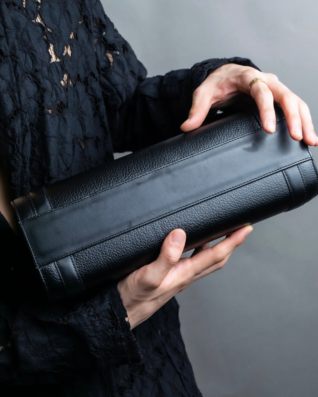 "BURBERRYS" Cylinder shaped leather one handle bag