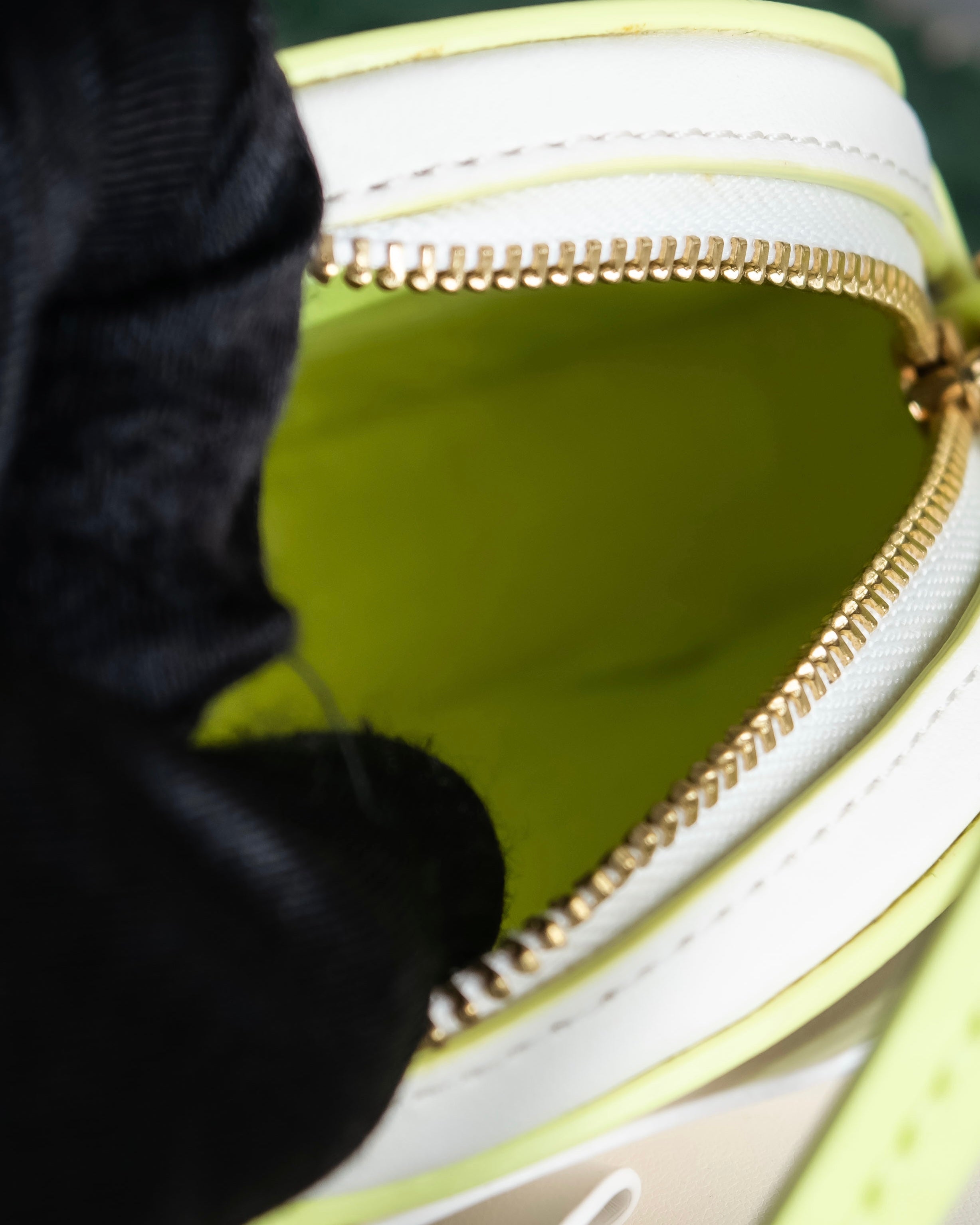 "Kate Spade" 3D rose design round hand bag