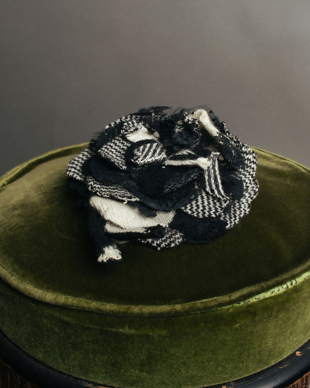 -SPECIAL- “VALENTINO” 00’s houndstooth lace flower corsage