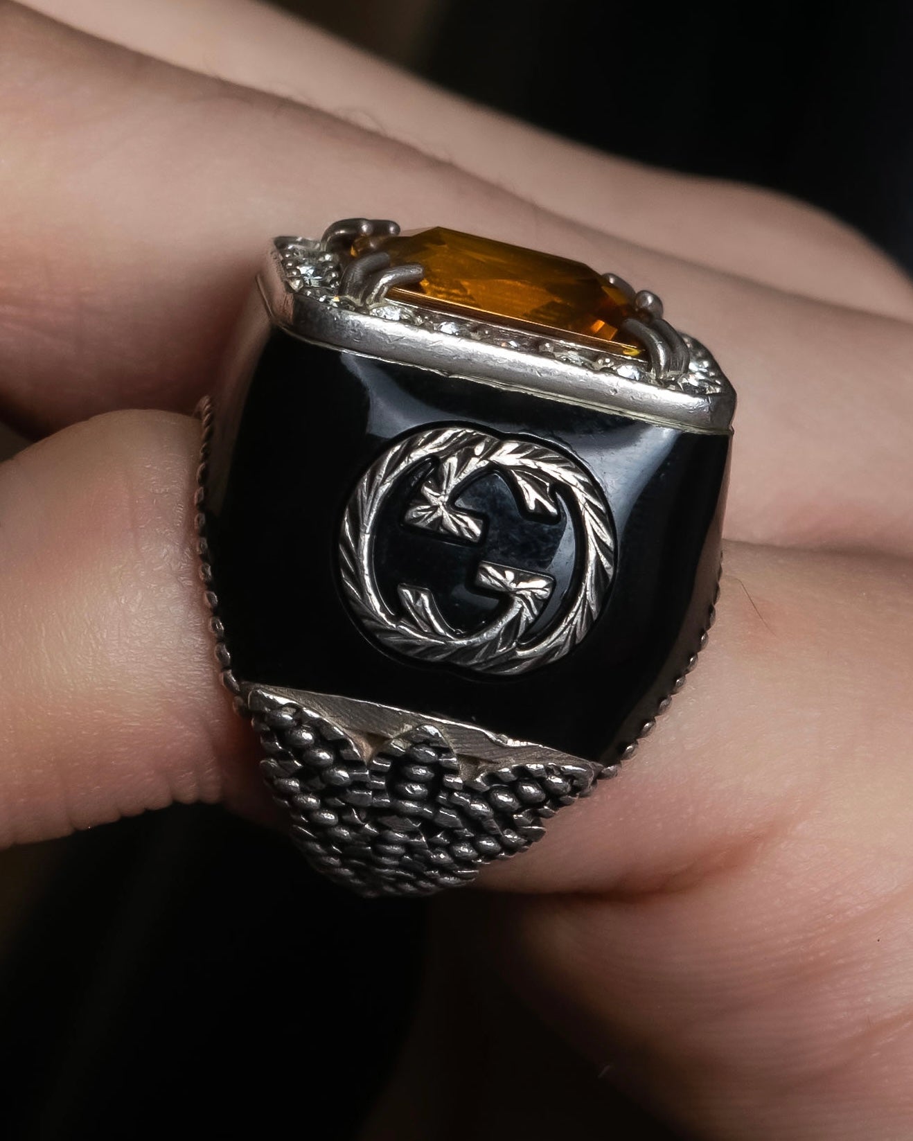 "GUCCI" Amber rhinestone GG motif engraved signet ring