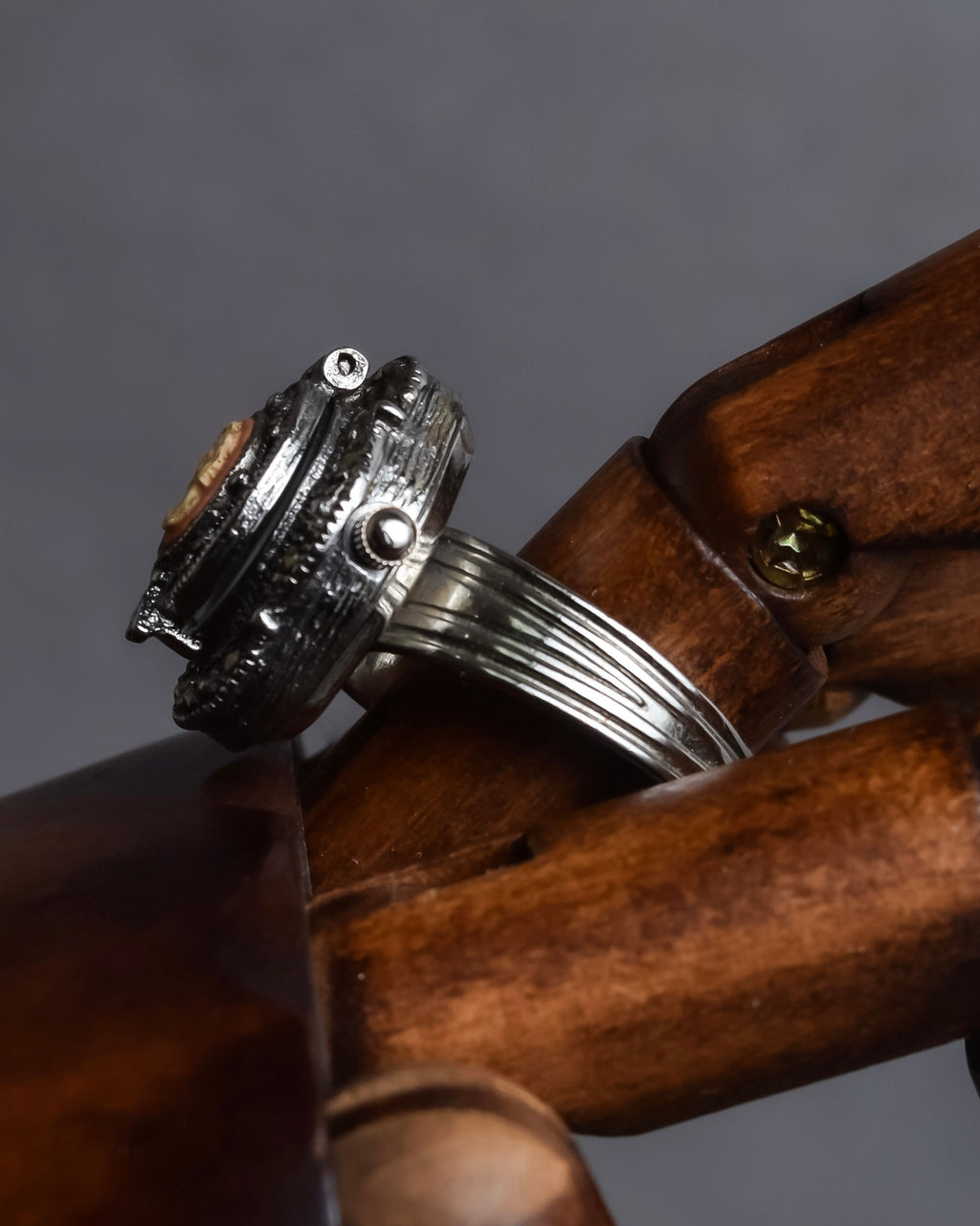 "Victorian cameo locket ring watch"