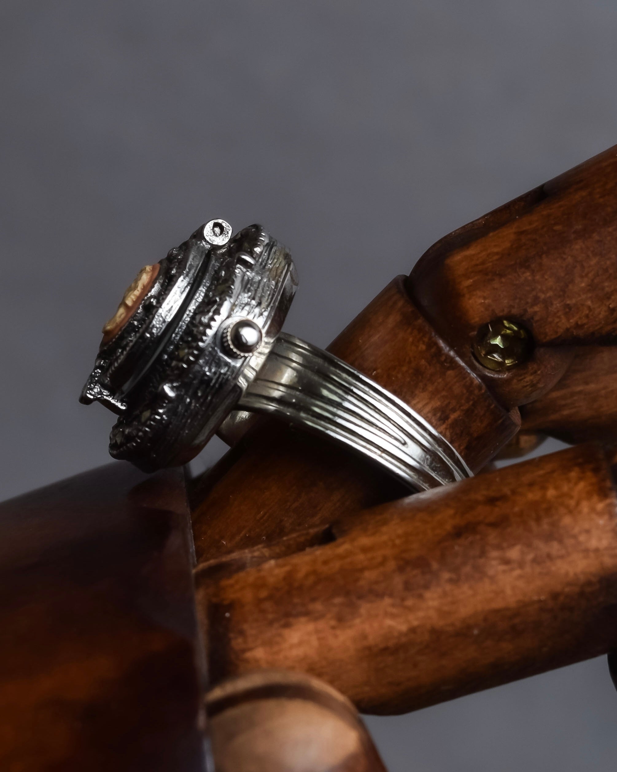 "Victorian cameo locket ring watch"