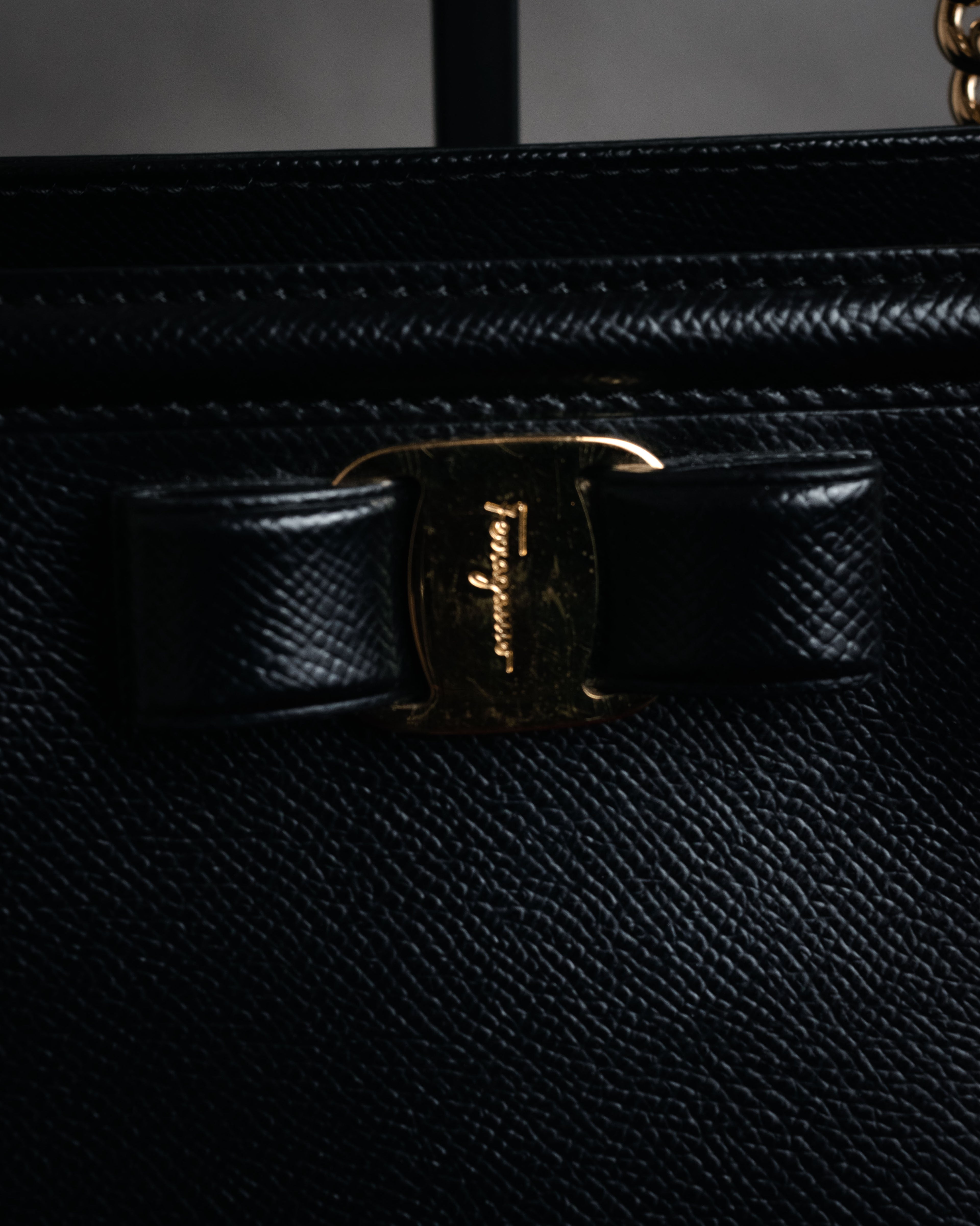 “Salvatore Ferragamo” 2010’s Vara chain leather tote bag