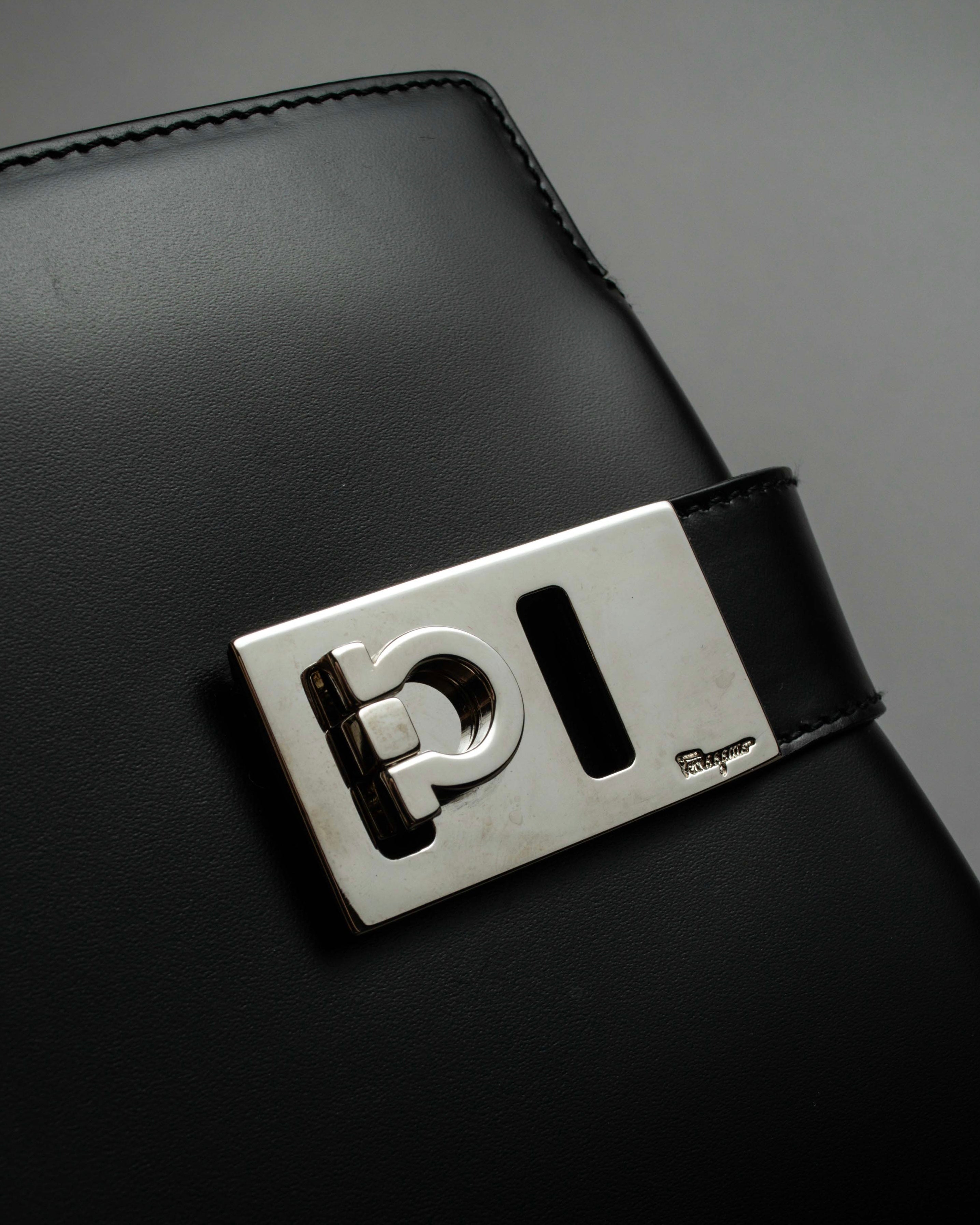 "Salvatore Ferragamo" Gancini motif both sides design leather hand bag