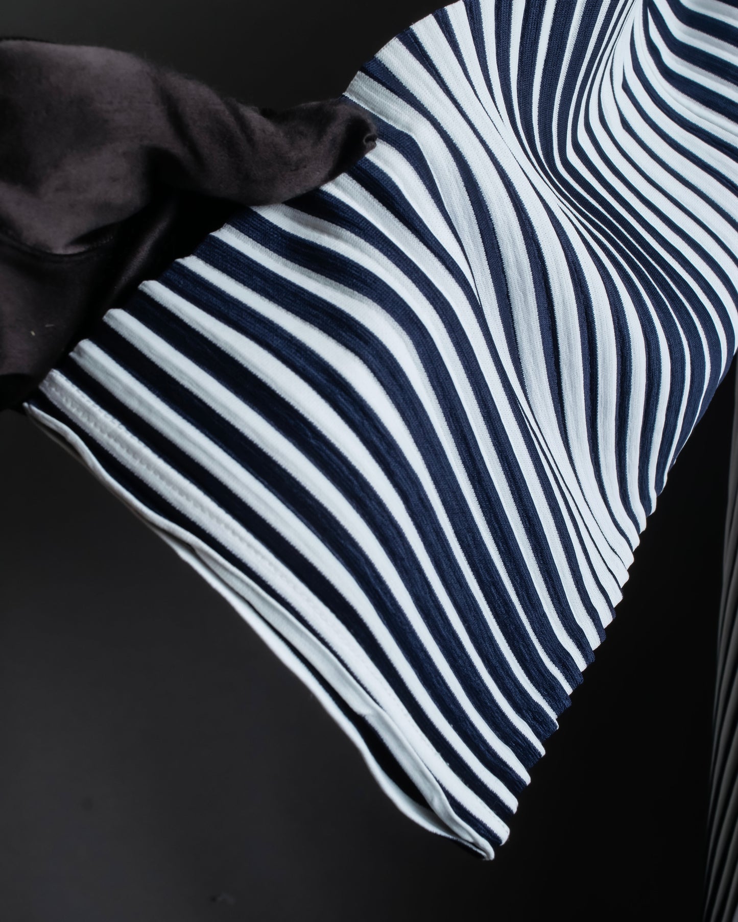 "PLEATS PLEASE ISSEY MIYAKE" Monotone color pleated oversized tops