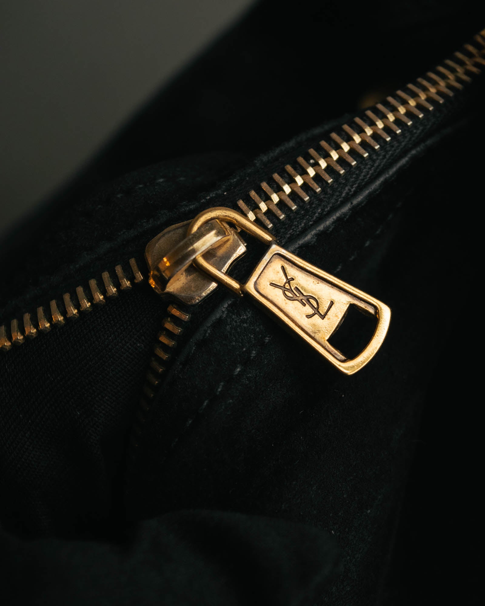 -SPECIAL- “YVES SAINT LAURENT rive gauche”
2008-2012 Muse two leather shoulder bag