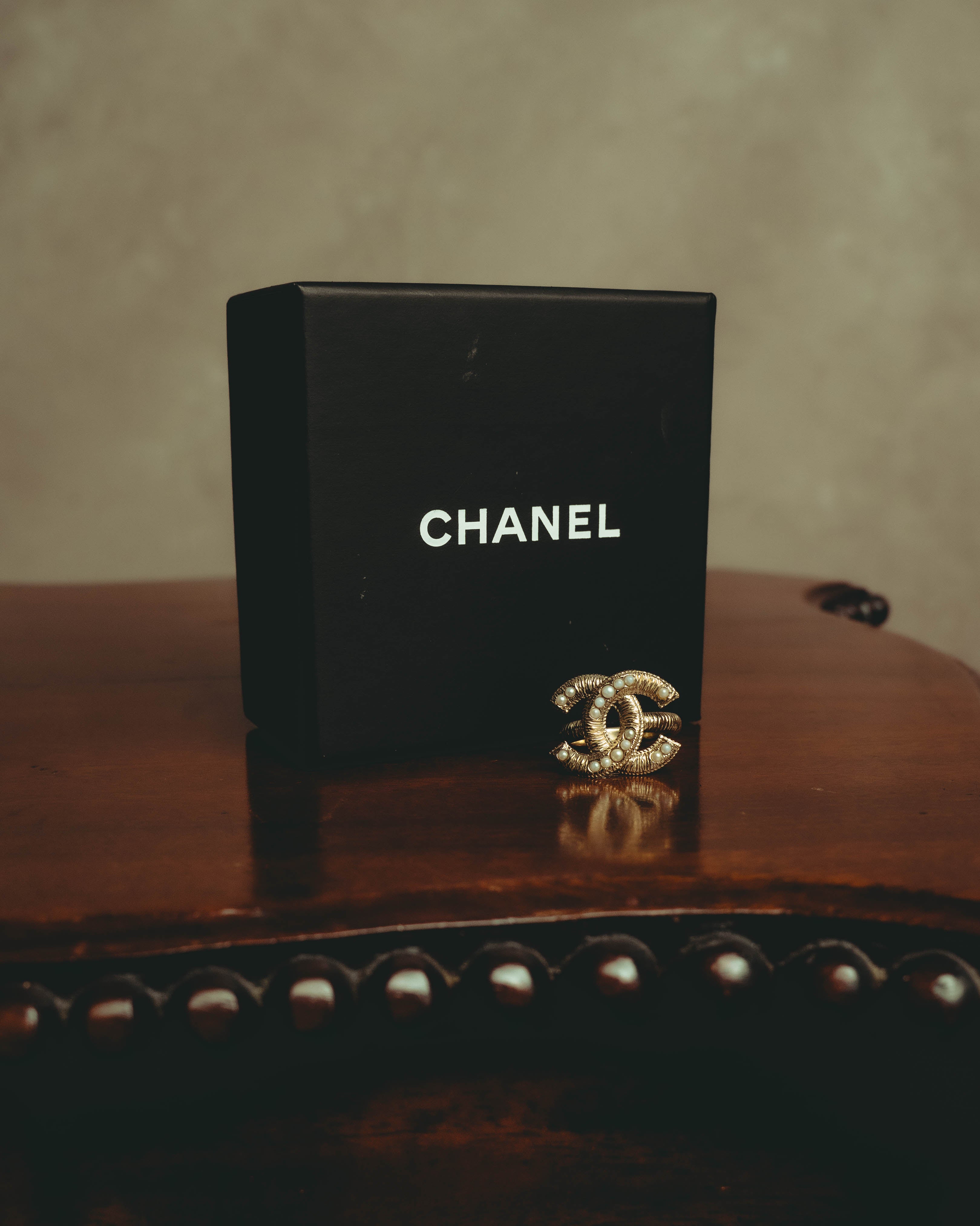 –SPECIAL– "CHANEL" Sculptural pearl double c costume ring