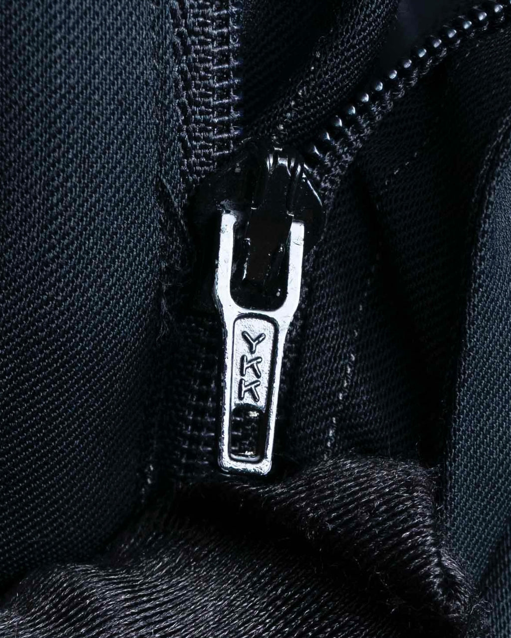 "JEAN PAUL GAULTIER HOMME"
Oversized shadow stripe set up