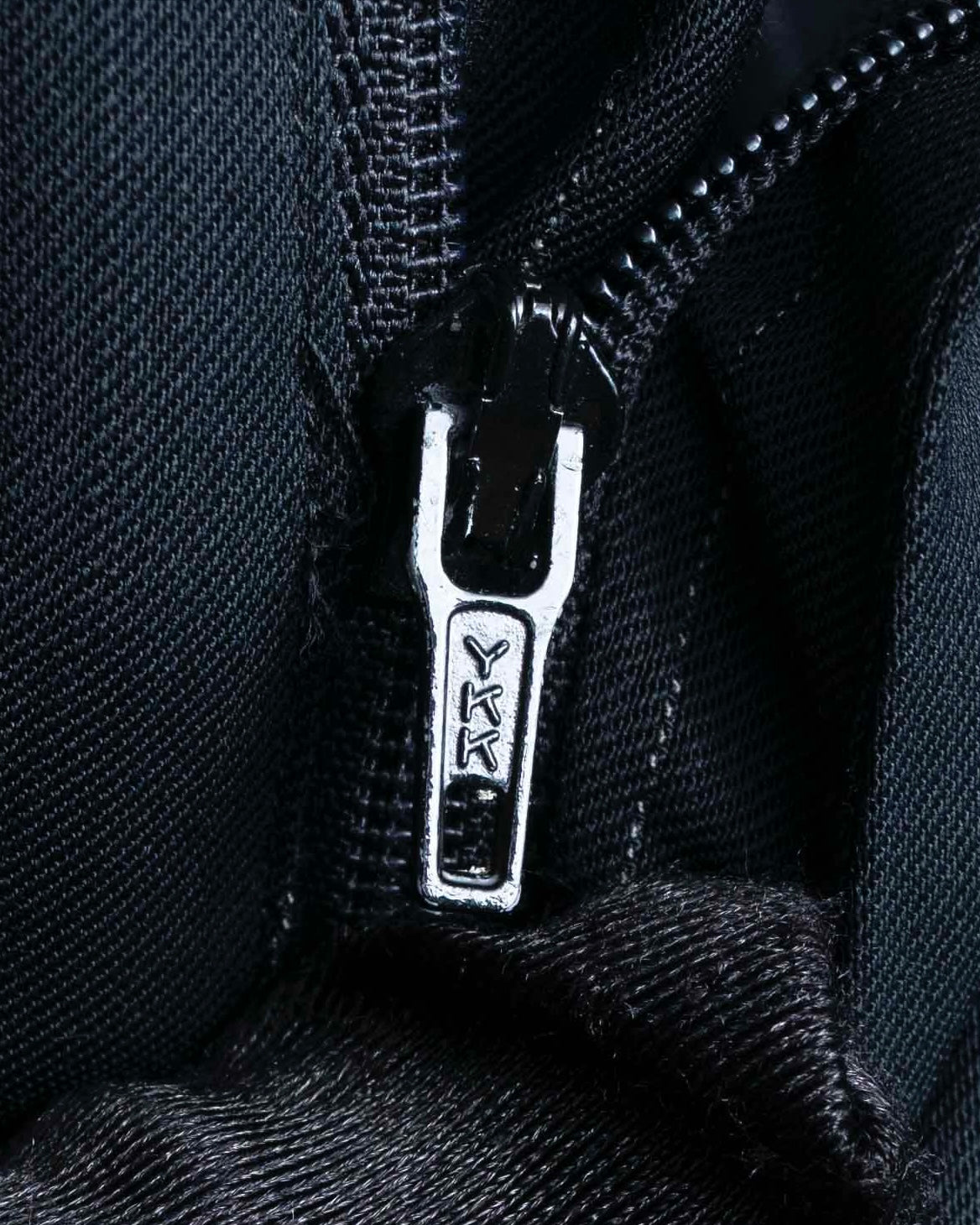 "JEAN PAUL GAULTIER HOMME"
Oversized shadow stripe set up