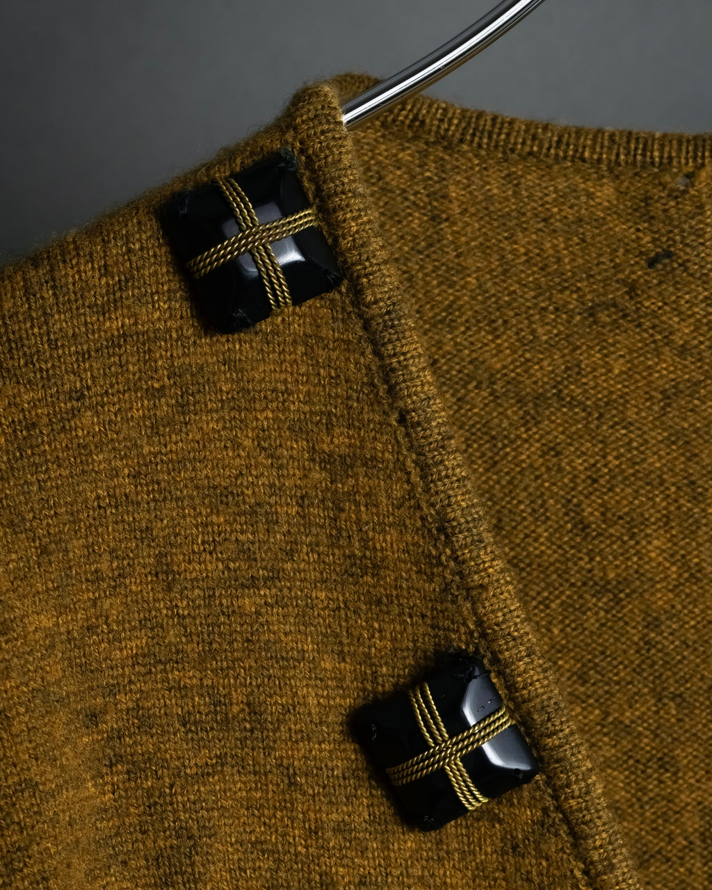 "PRADA" Jewelry decorative design V-neck knit