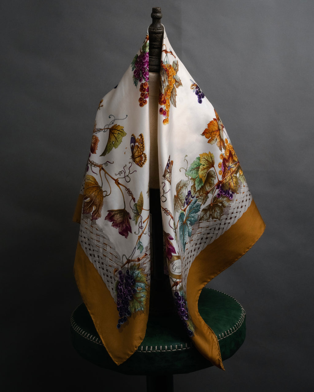 “GUCCI” 70’s-80’s Harvest motif silk scarf