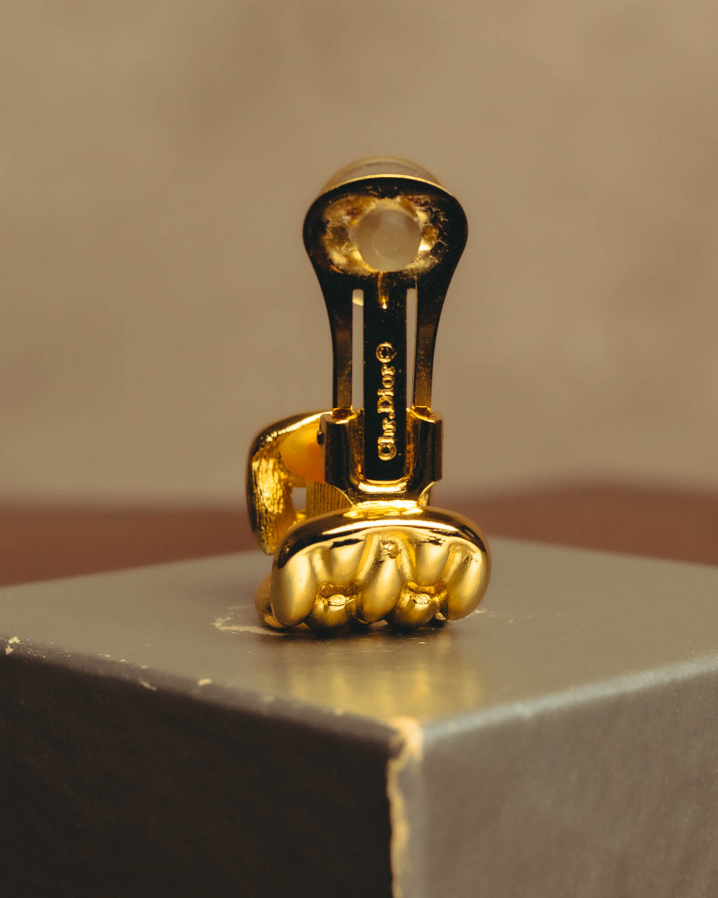 "Christian Dior" 80's-90's Gold chain clip-on earrings