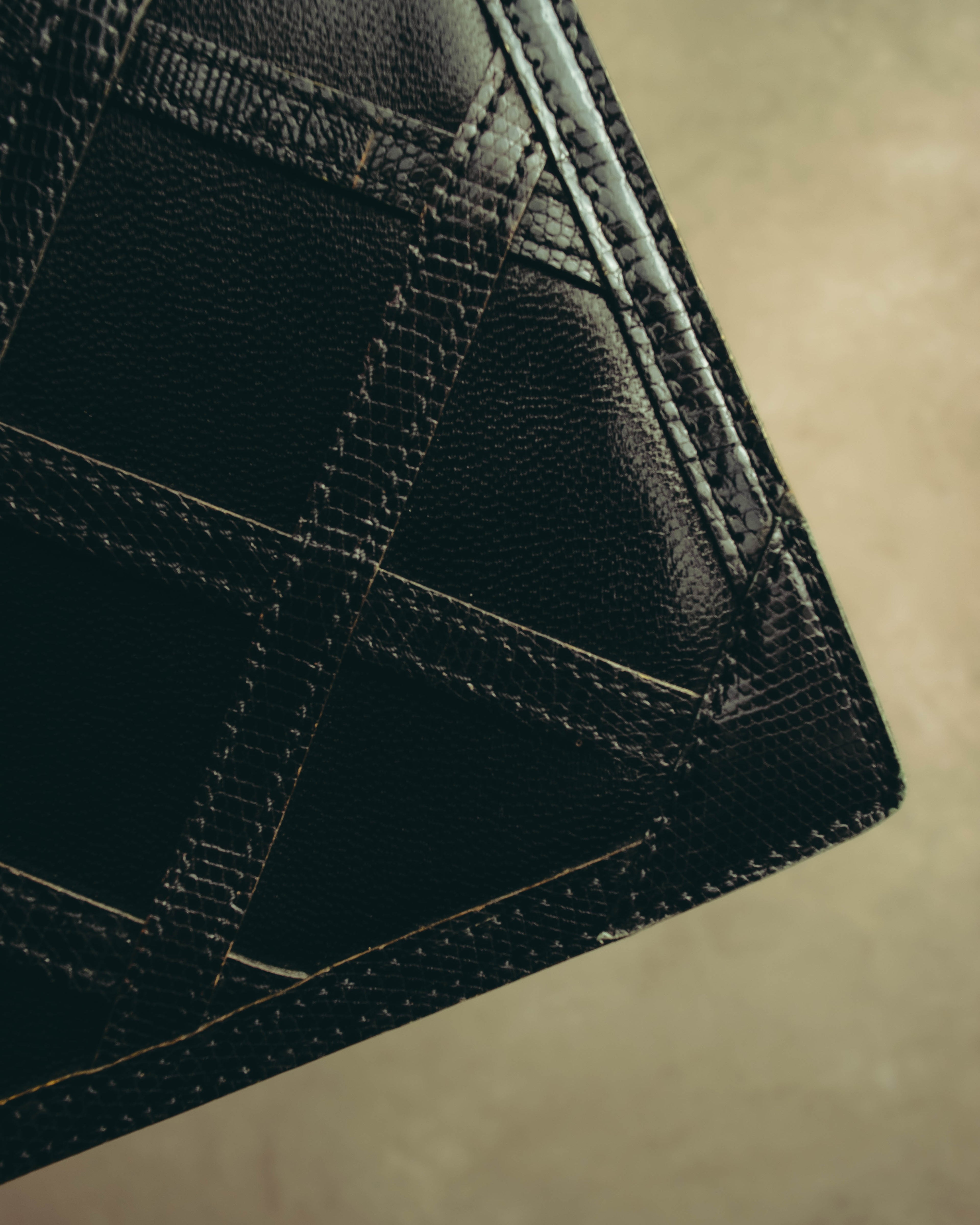 "Yves Saint Laurent" 80's-90's Lattice textured leather shoulder bag