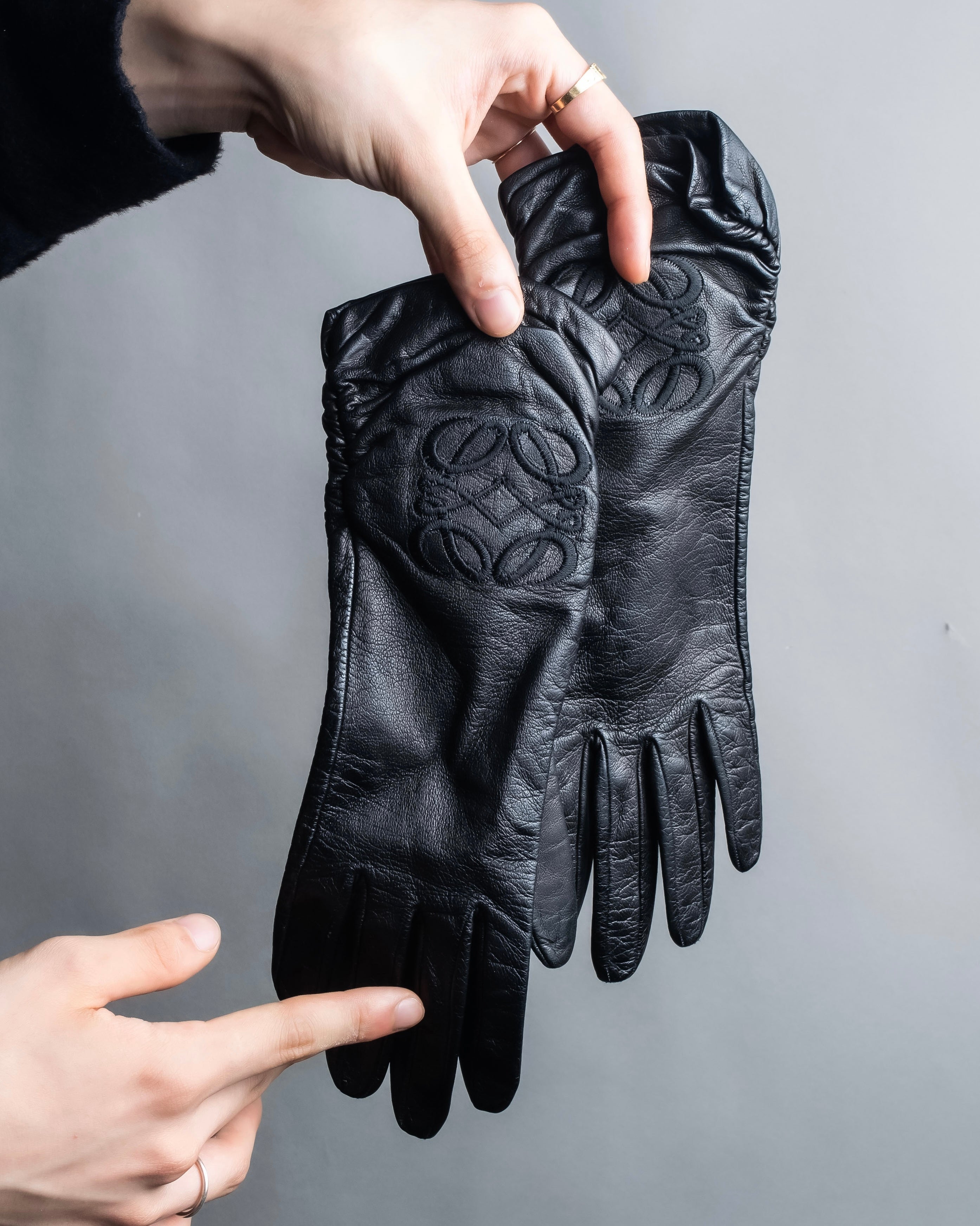 "LOEWE" Anagram logo engraved leather gloves