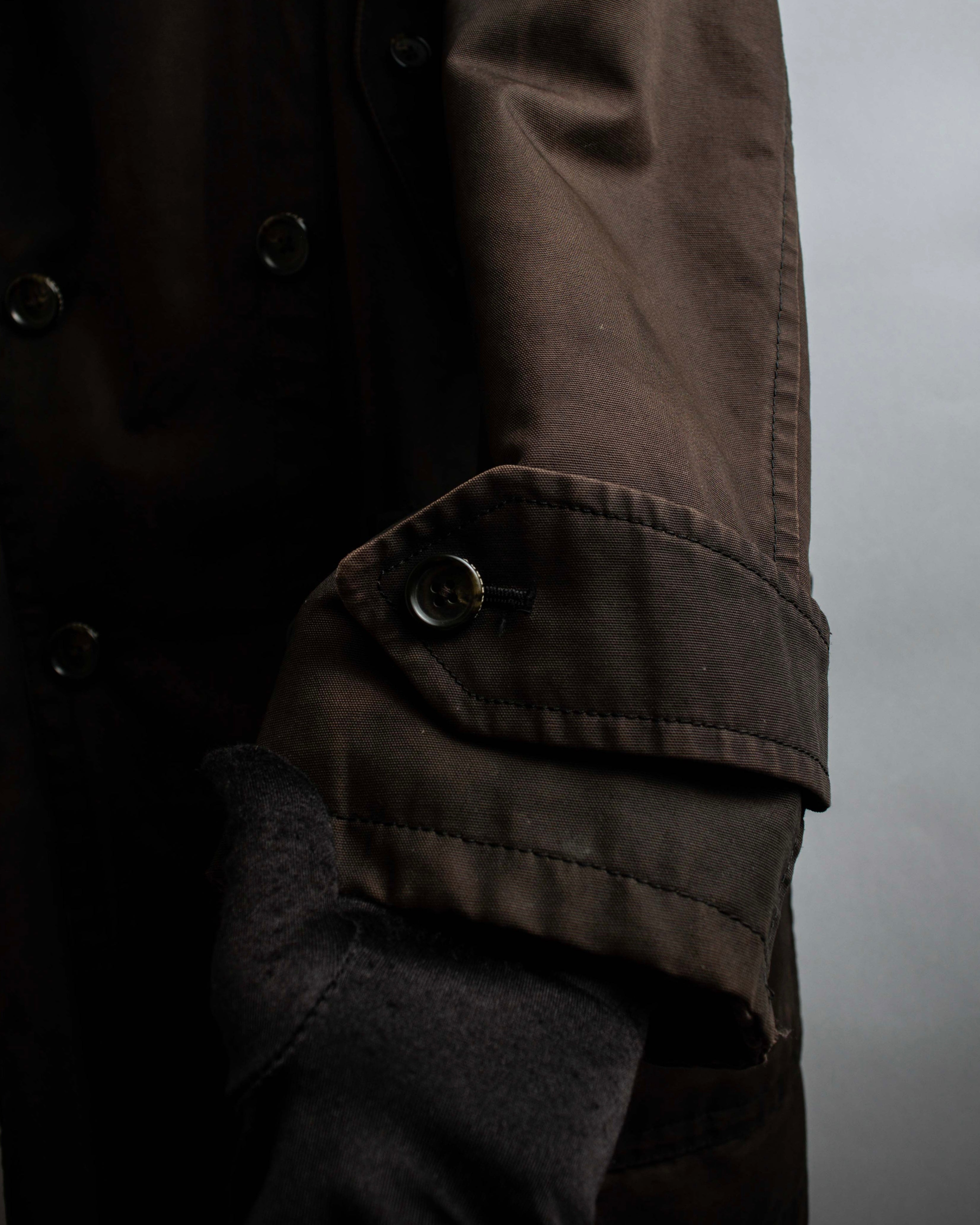 "BURBERRY" Subdued tone military detail mid-length trench coat