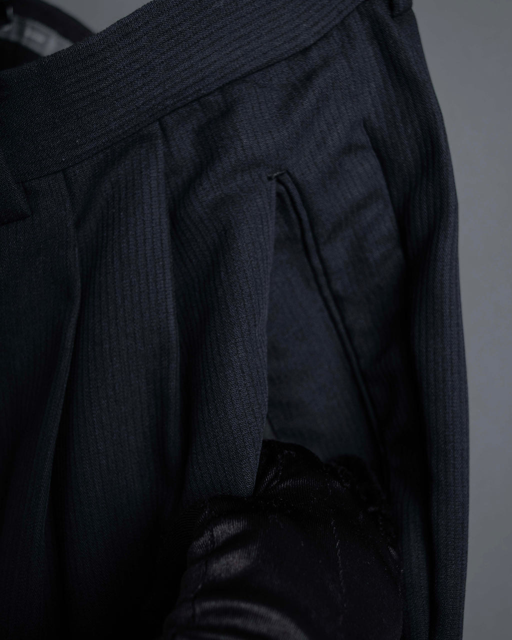 "GIORGIO ARMANI" LE COLLEZIONI line shadow stripe pattern set up