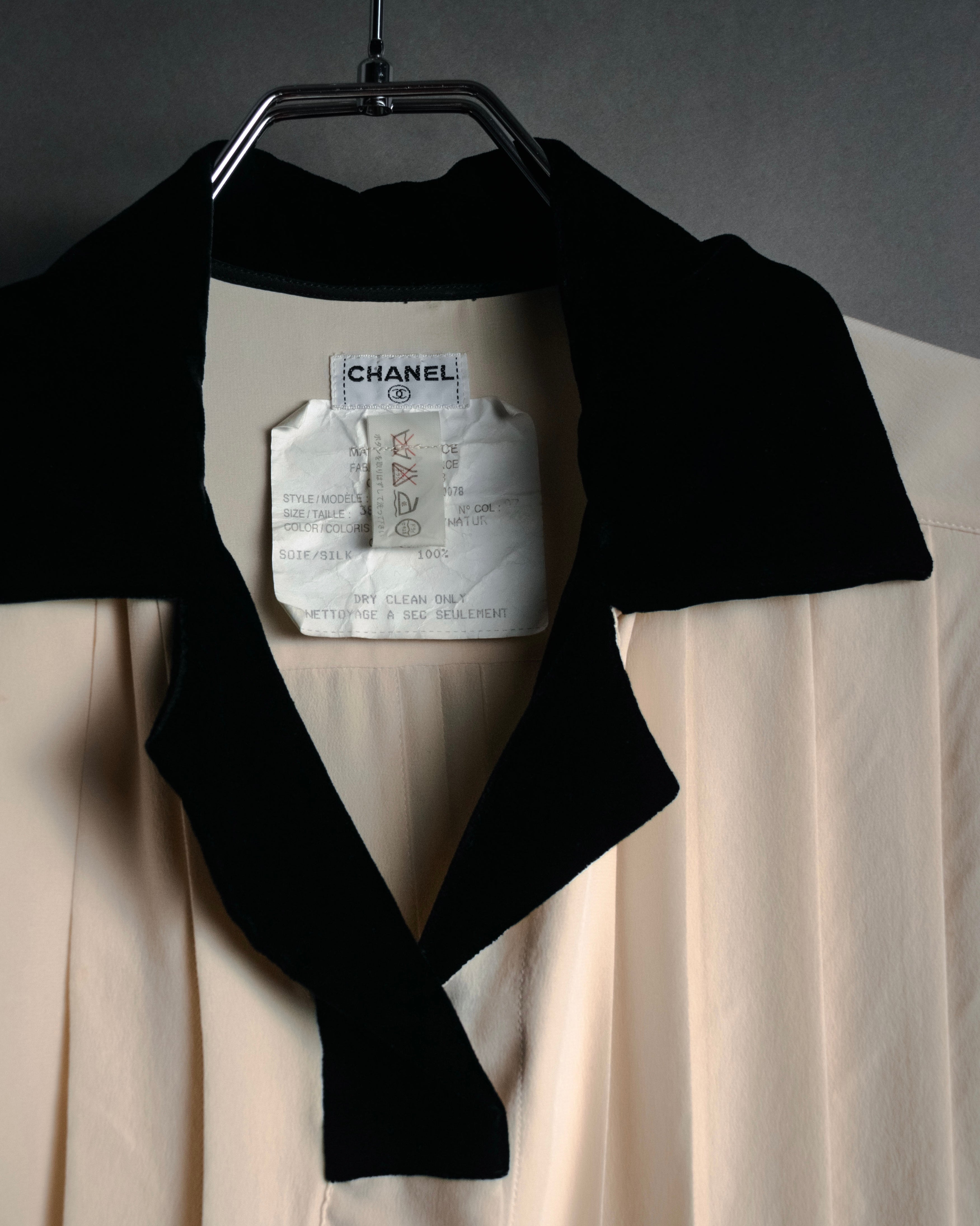 –SPECIAL– “CHANEL” 80’s-90’s pleated silk velvet trim blouse
