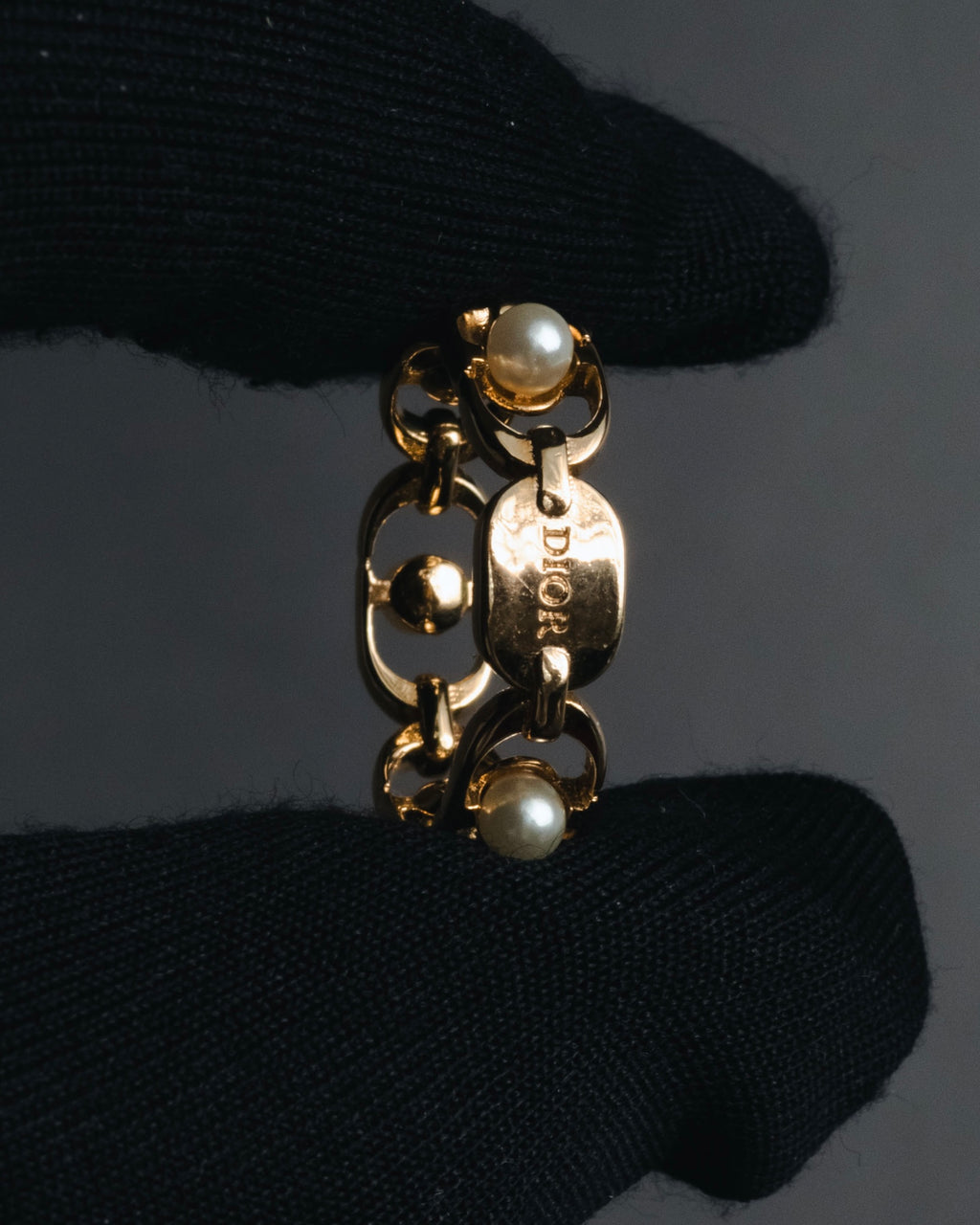 "DIOR" Chain link pearl accents ring
