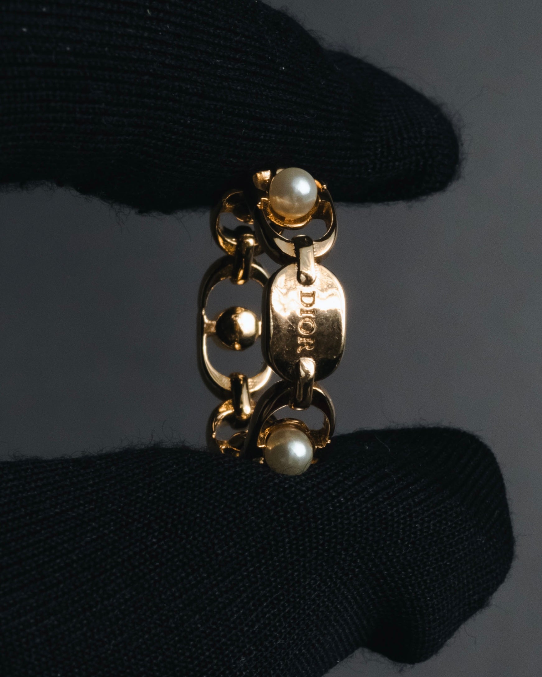 "DIOR" Chain link pearl accents ring