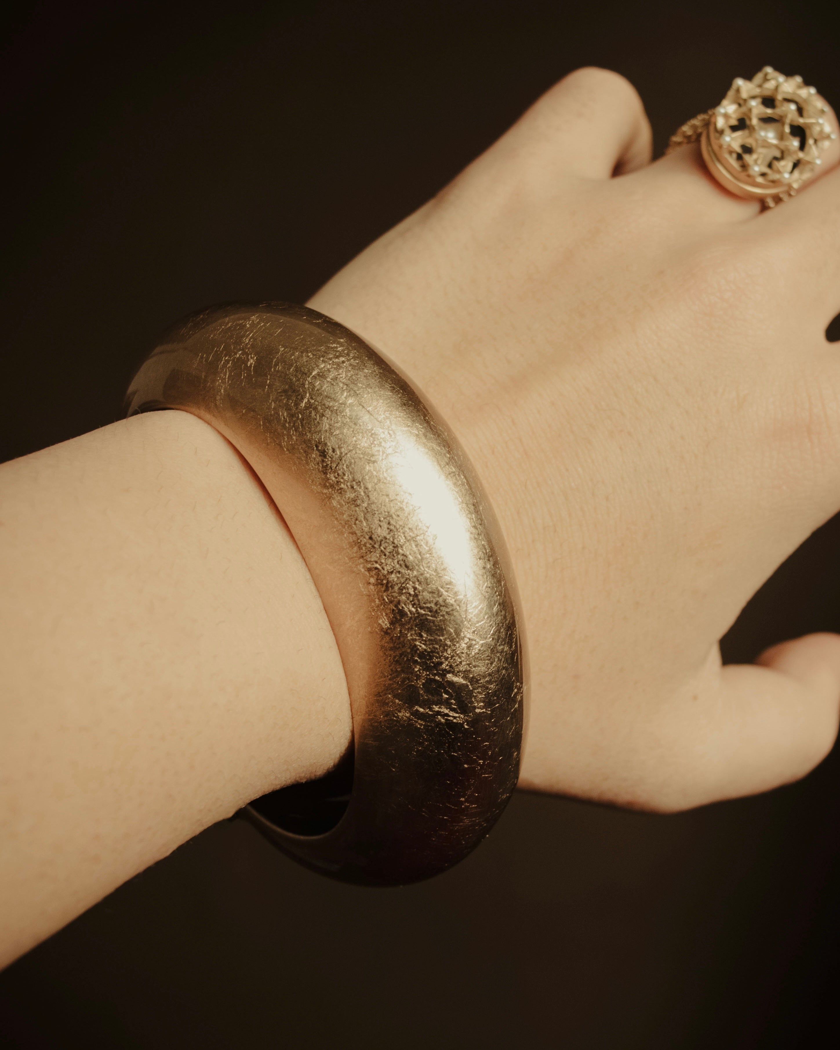 –SPECIAL– “HERMES” 00’s-10’s Lacquered wood open cuff