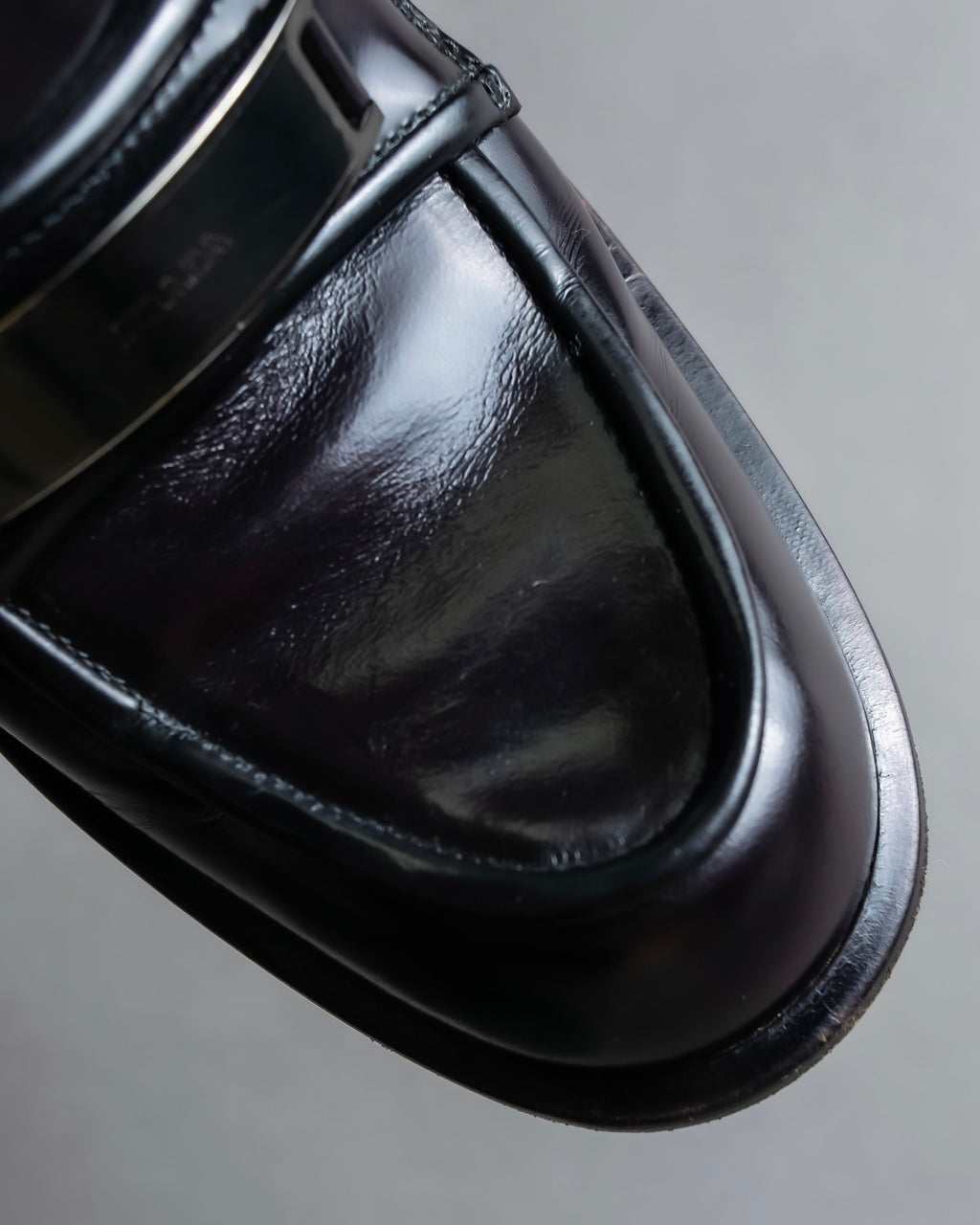 "PRADA" Metal band design leather heel loafers