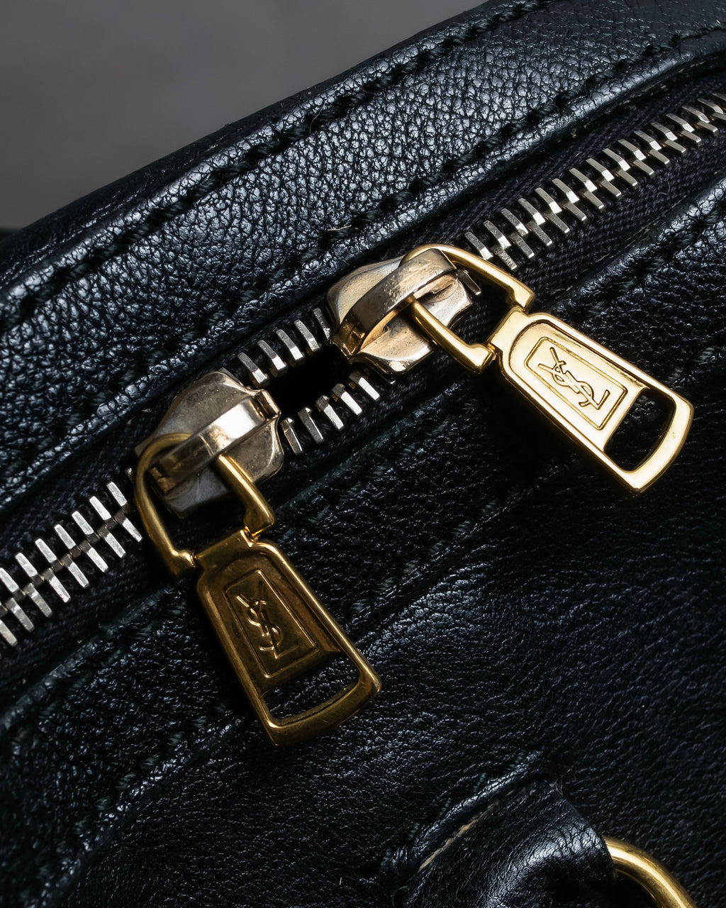 "YVES SAINT LAURENT" Gold parts design Muse toe leather bag