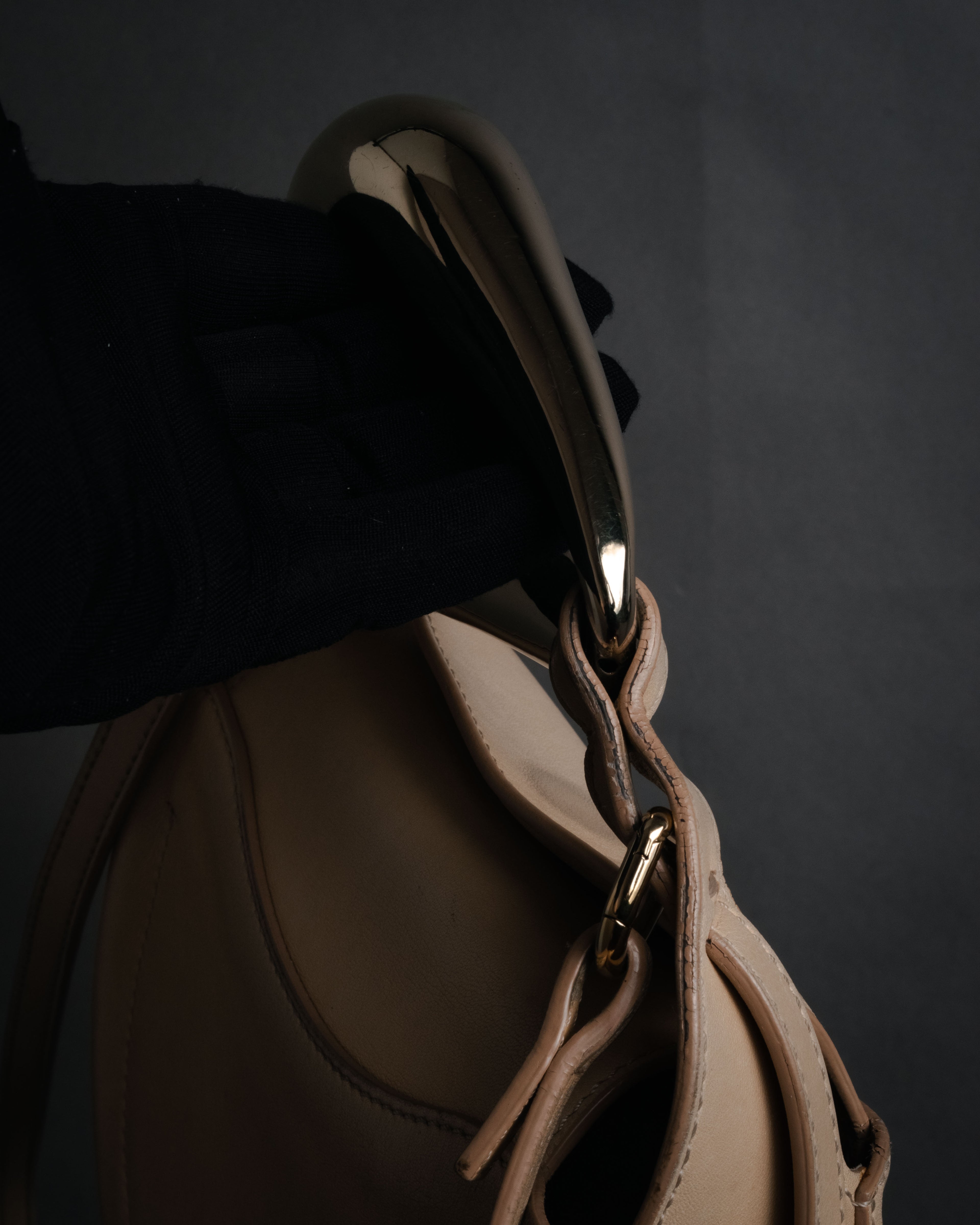 “Chloé” 2021 Kiss handle leather bag