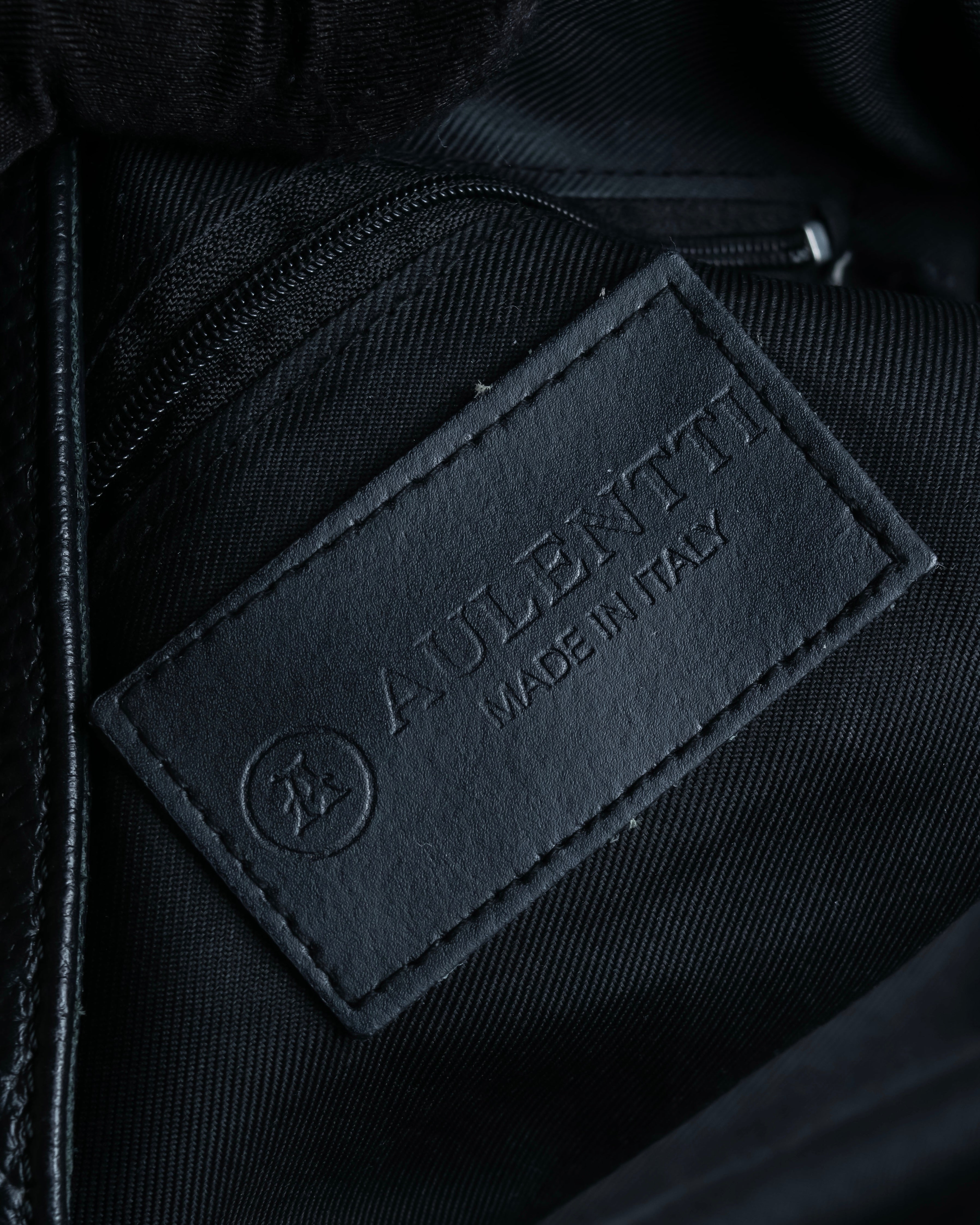 "AULENTTI" Gold closure belt design leather 2-way bag