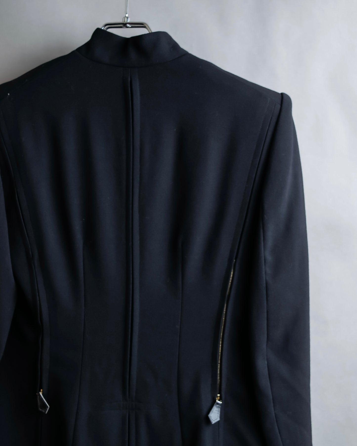 "HERMES" Darted shape no collar back zip jacket