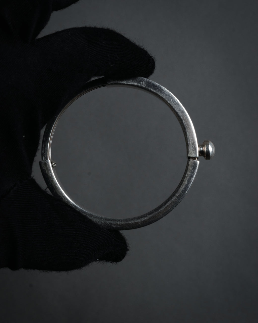 “BOTTEGA VENETA” 2019-2024 Sculptural hinged bangle