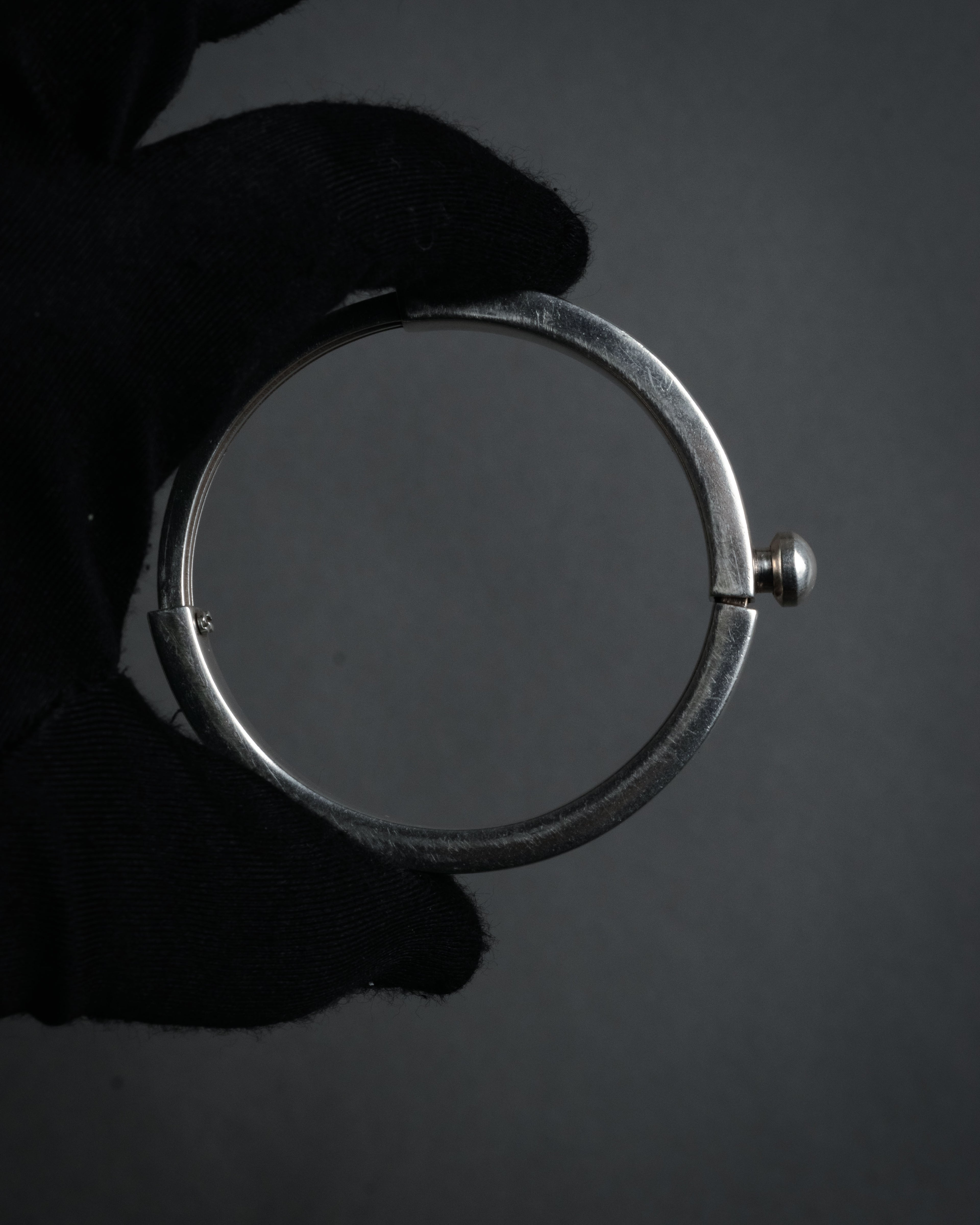 “BOTTEGA VENETA” 2019-2024 Sculptural hinged bangle