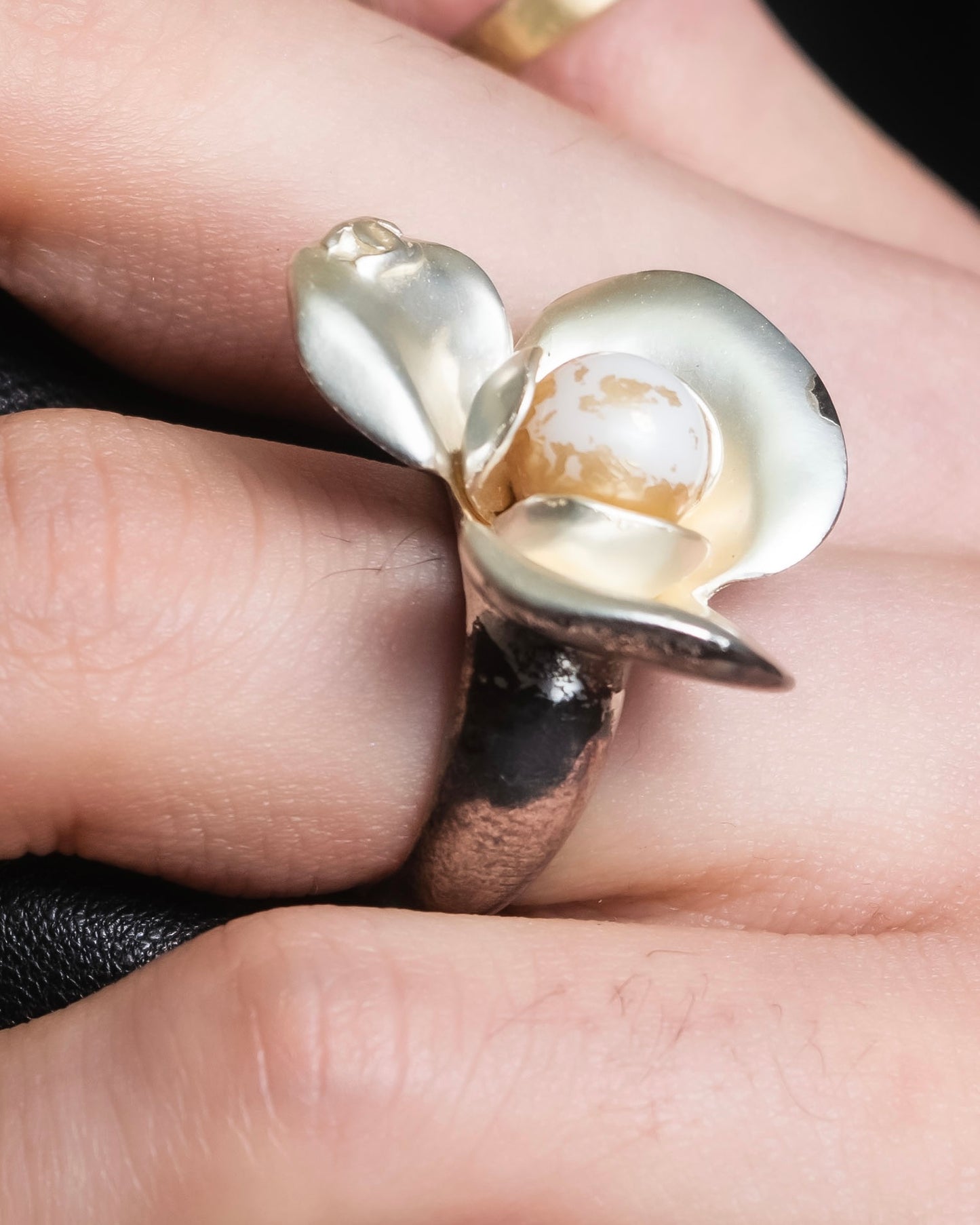 "CHANEL" Pearl center design camellia ring