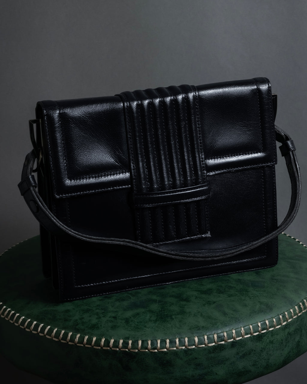 "YVES SAINT LAURENT" Straight ridge design square forum leather bag