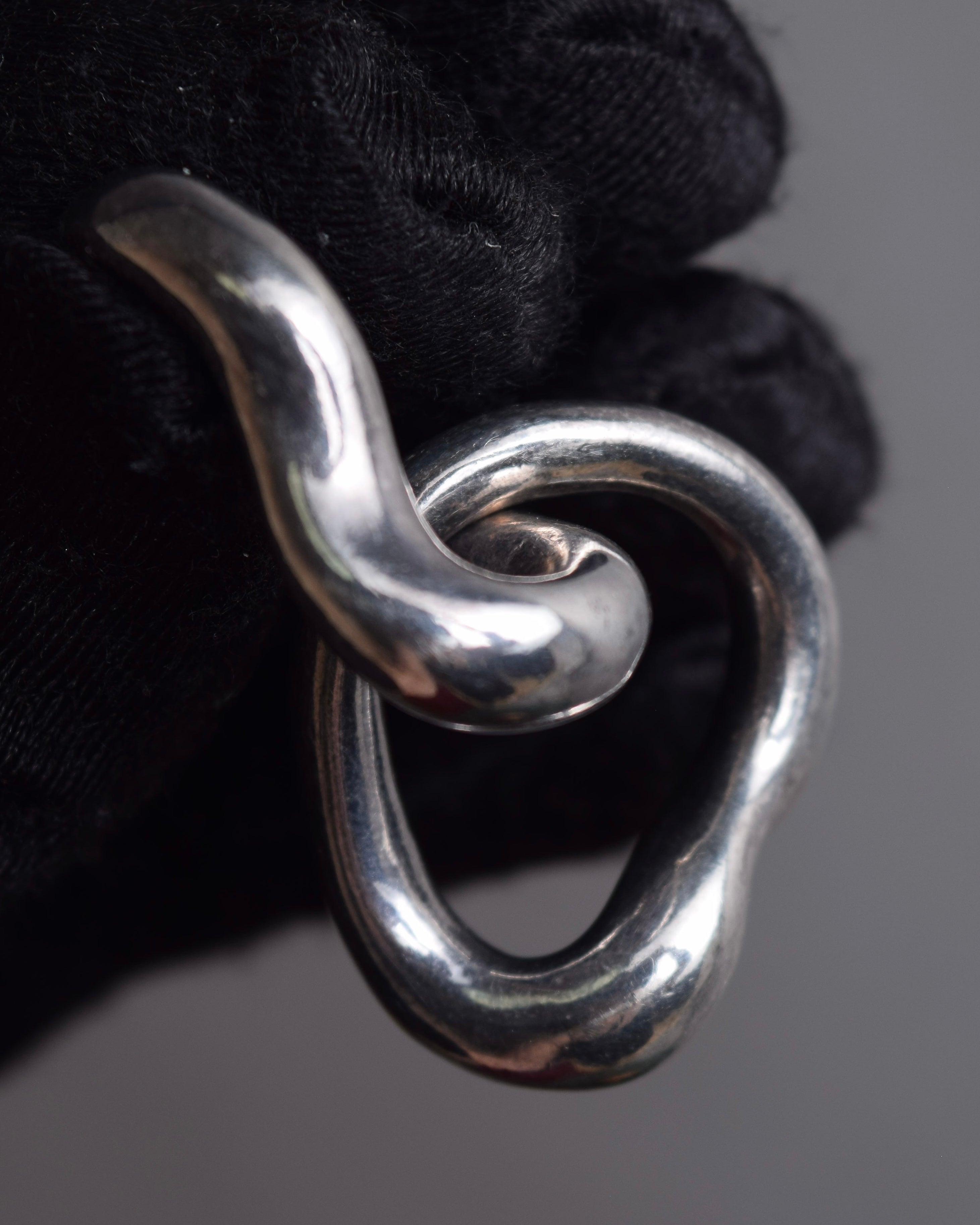 "CHANEL" 90's Organic twist design double ring