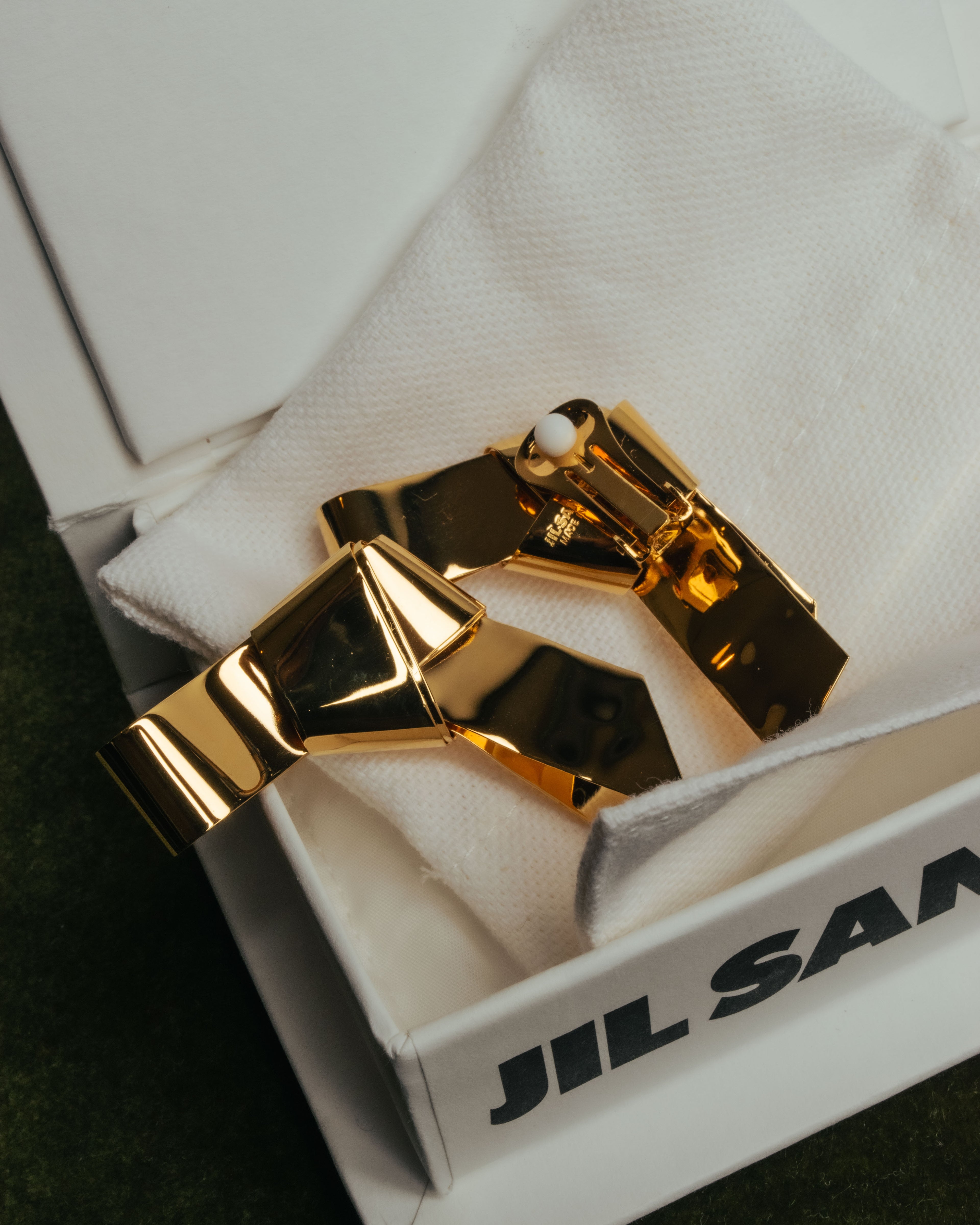“JIL SANDER” 2021 sculptural ribbon metal clip earrings