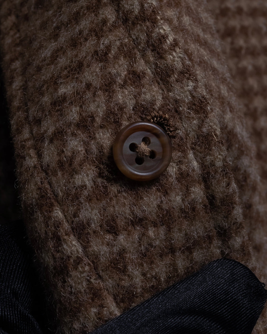 "BURBERRYS" Houndstooth pattern belted stand collar coat